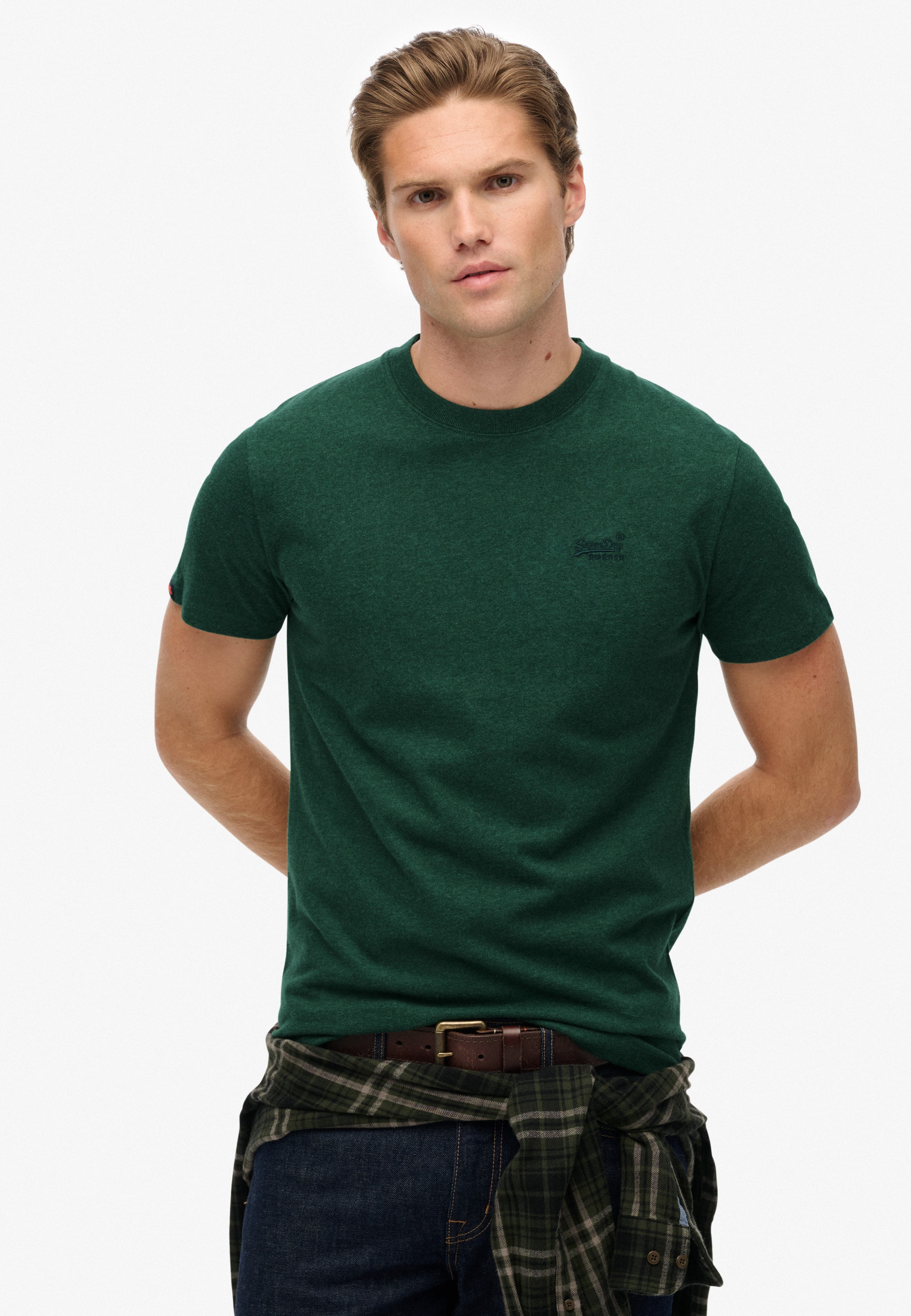 Superdry "ESSENTIAL LOGO EMB TEE" aus Baumwolle und Single Jersey, Slim Fit, Kurzarm, hüftlang