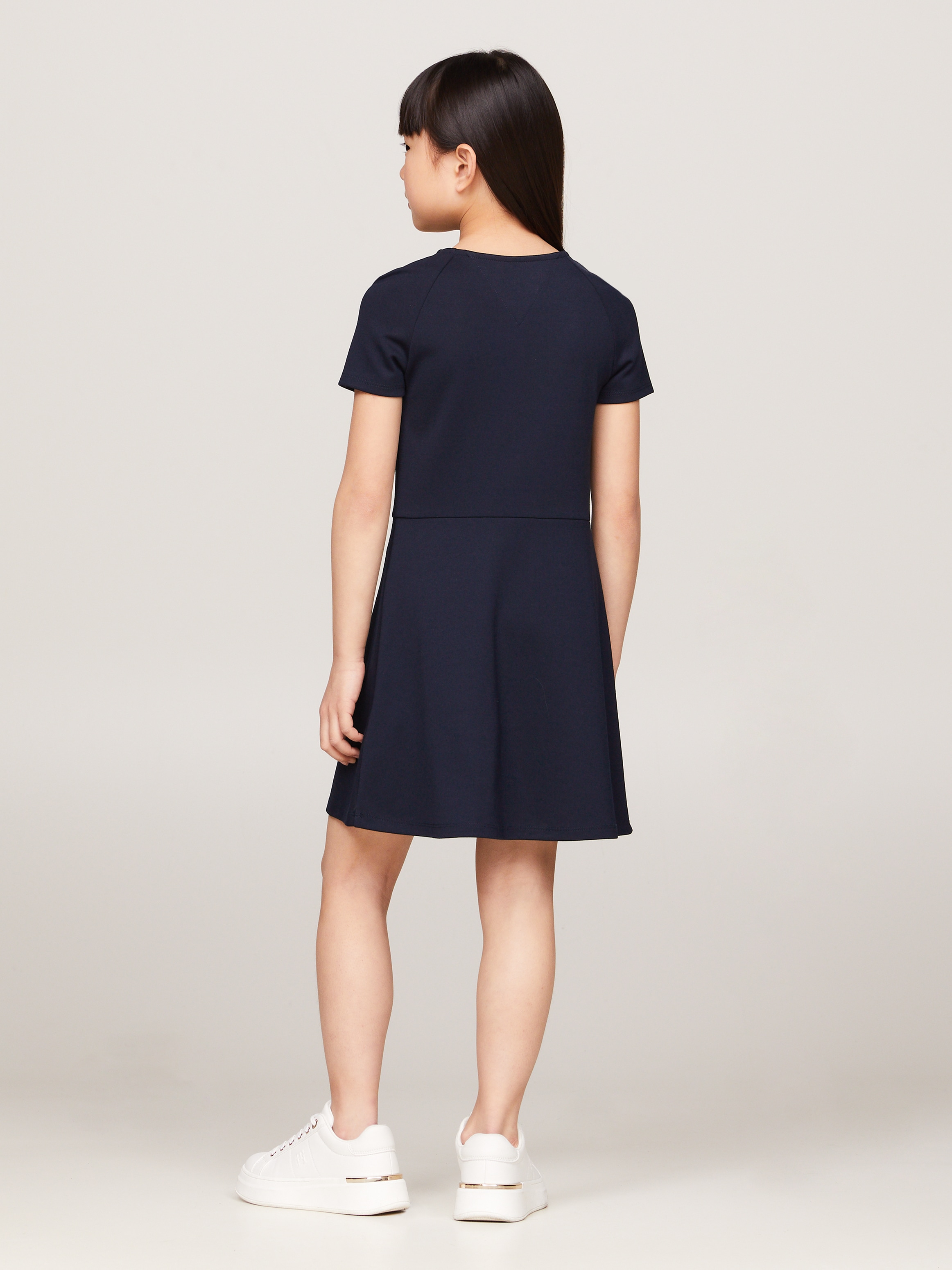 Tommy Hilfiger A-Linien-Kleid »PUNTO FIT & FLARE DRESS SS« Kinder bis 16 Jahre mit Logoschriftzug