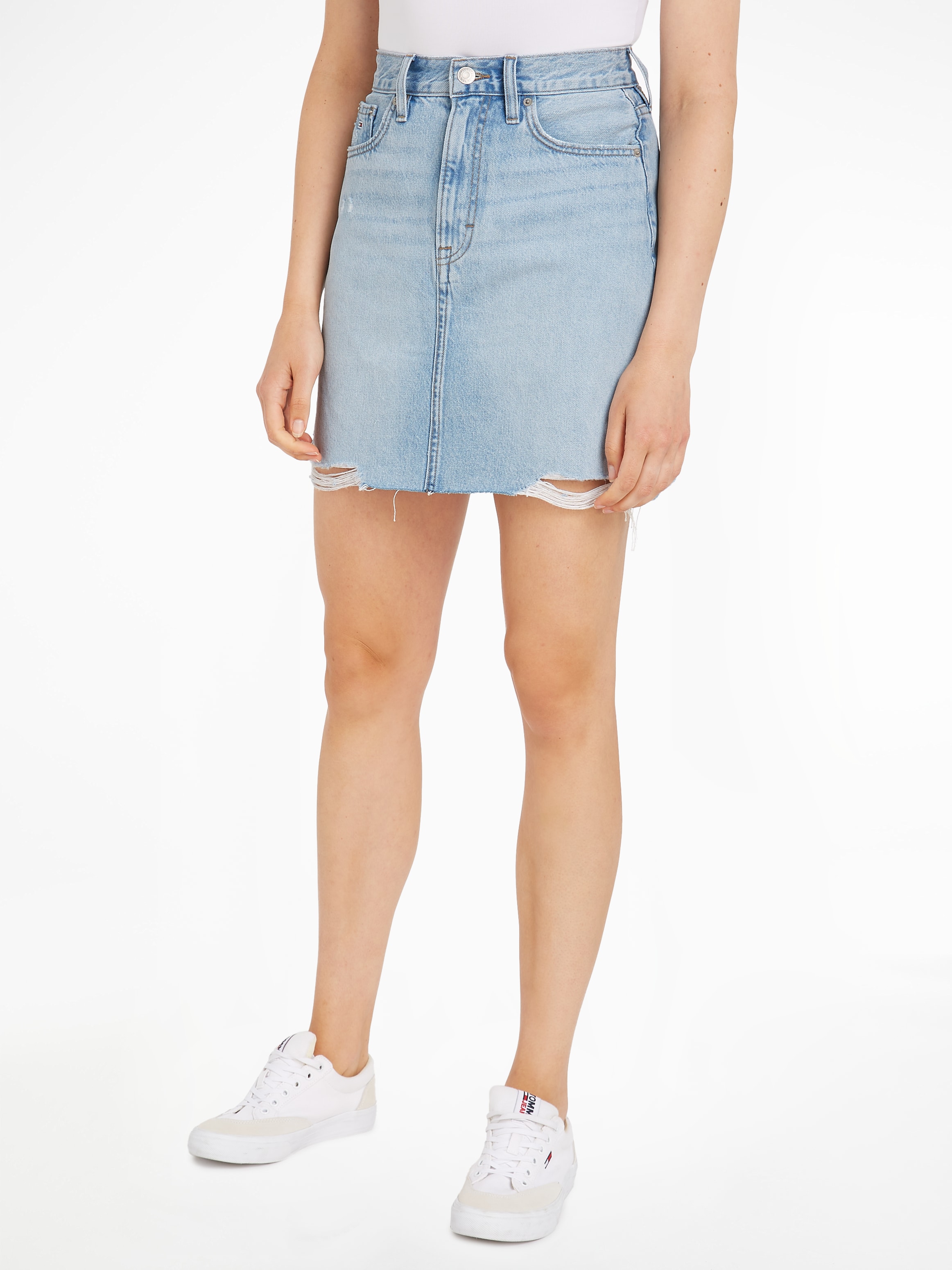 Tommy Jeans Jeansrock "MOM UH SKIRT BH0015", Webrock mit heavy Destroyed Effekten am Saum