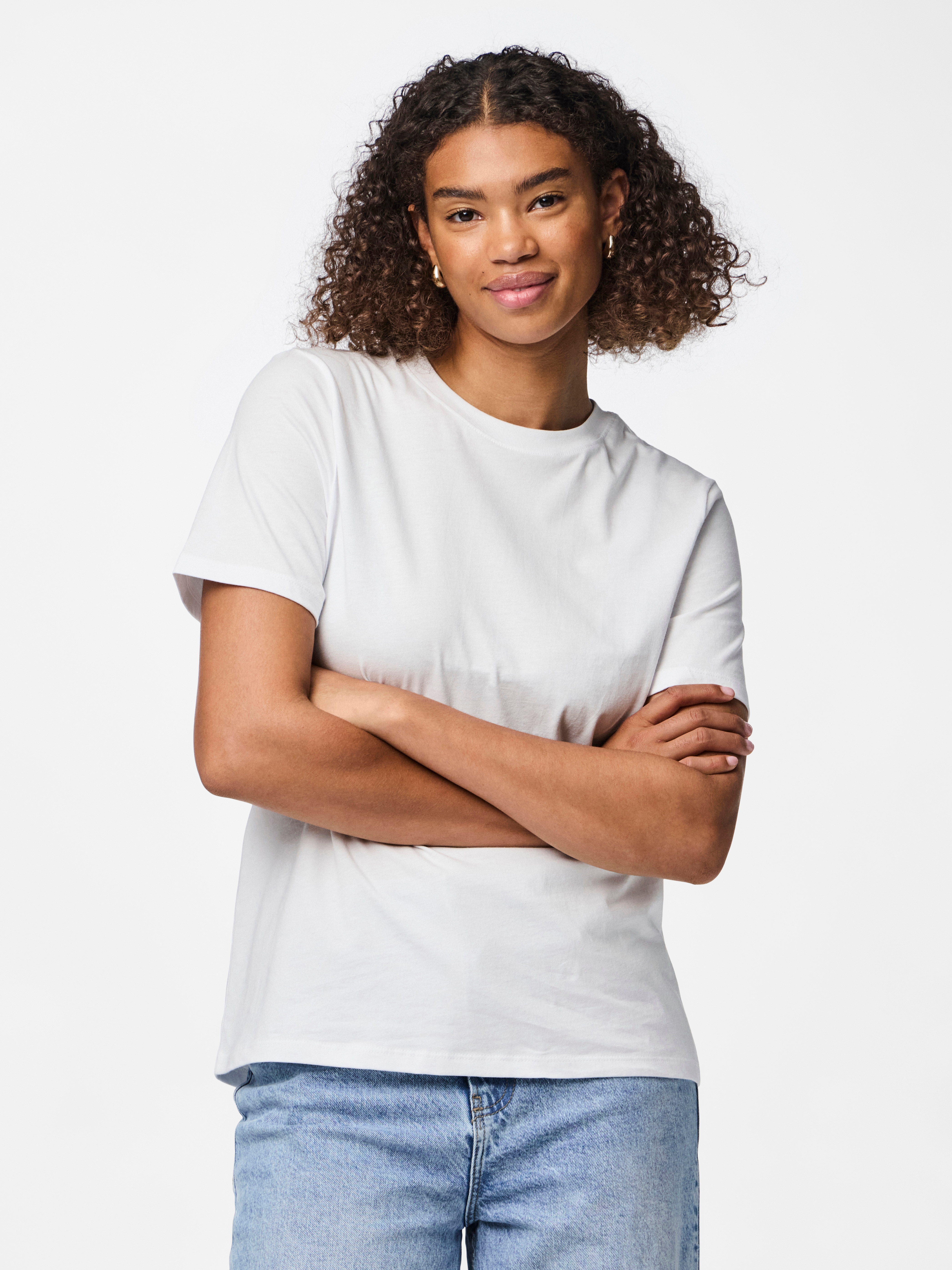 pieces Rundhalsshirt "PCRIA SS SOLID TEE NOOS BC" Baumwolle, regular fit