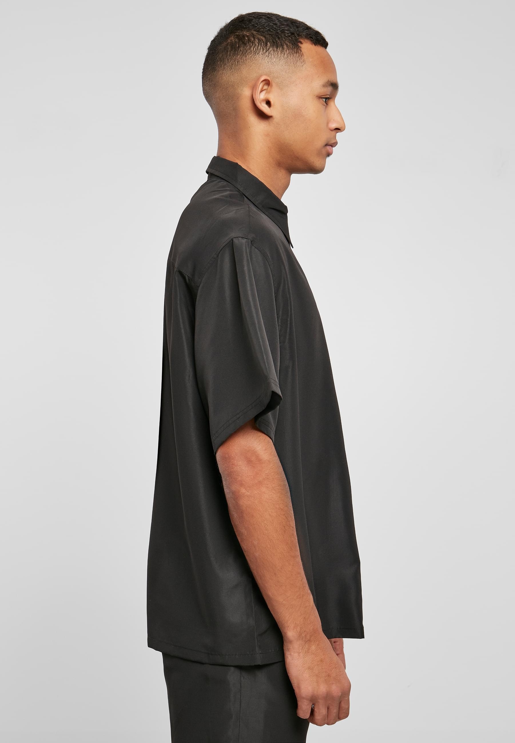 URBAN CLASSICS Langarmhemd »Urban Classics Herren Recycled Nylon Shirt«, (1 tlg.)