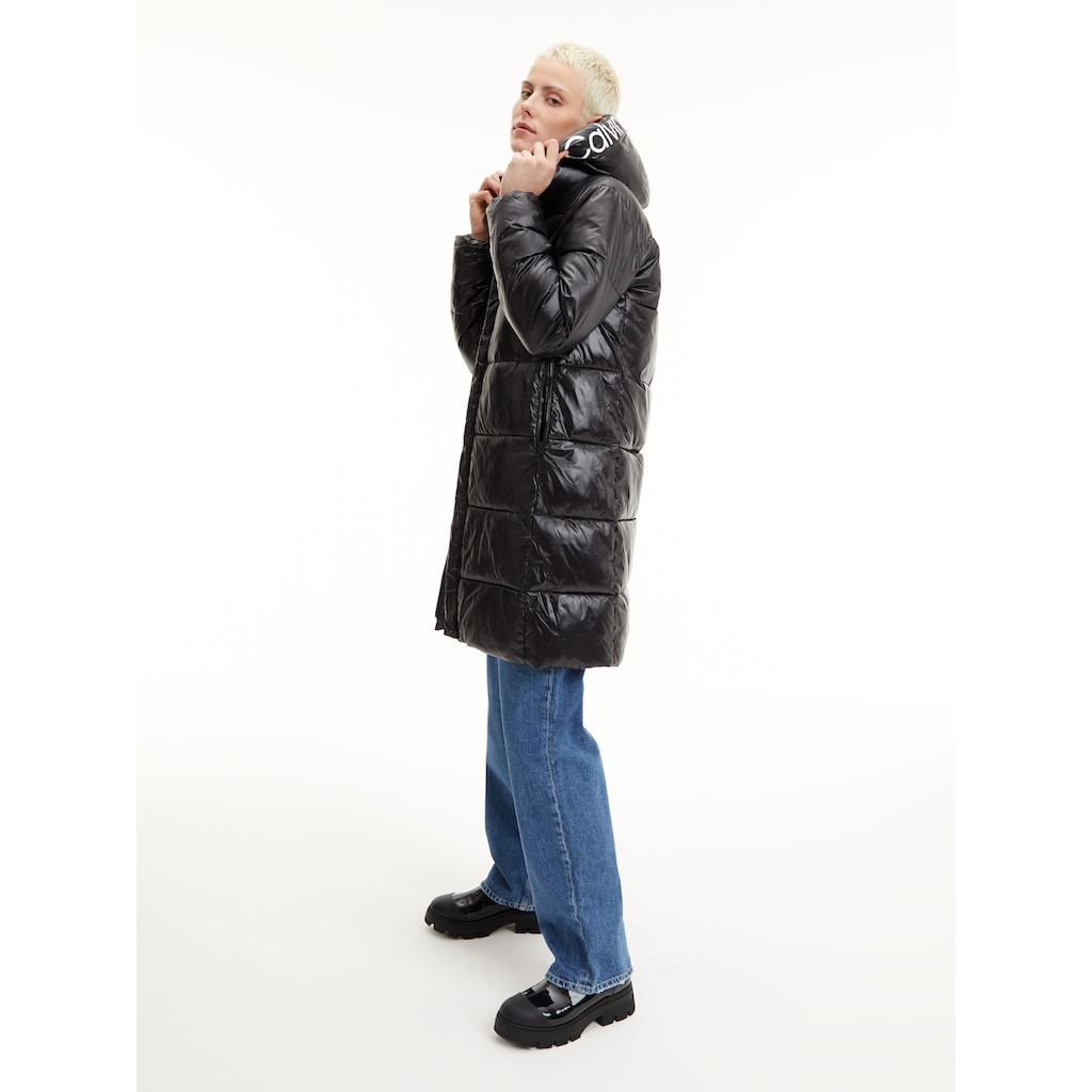 Calvin Klein Jeans Langjacke »SHINY LONG FITTED JACKET«, mit Kapuze, in glänzender Optik