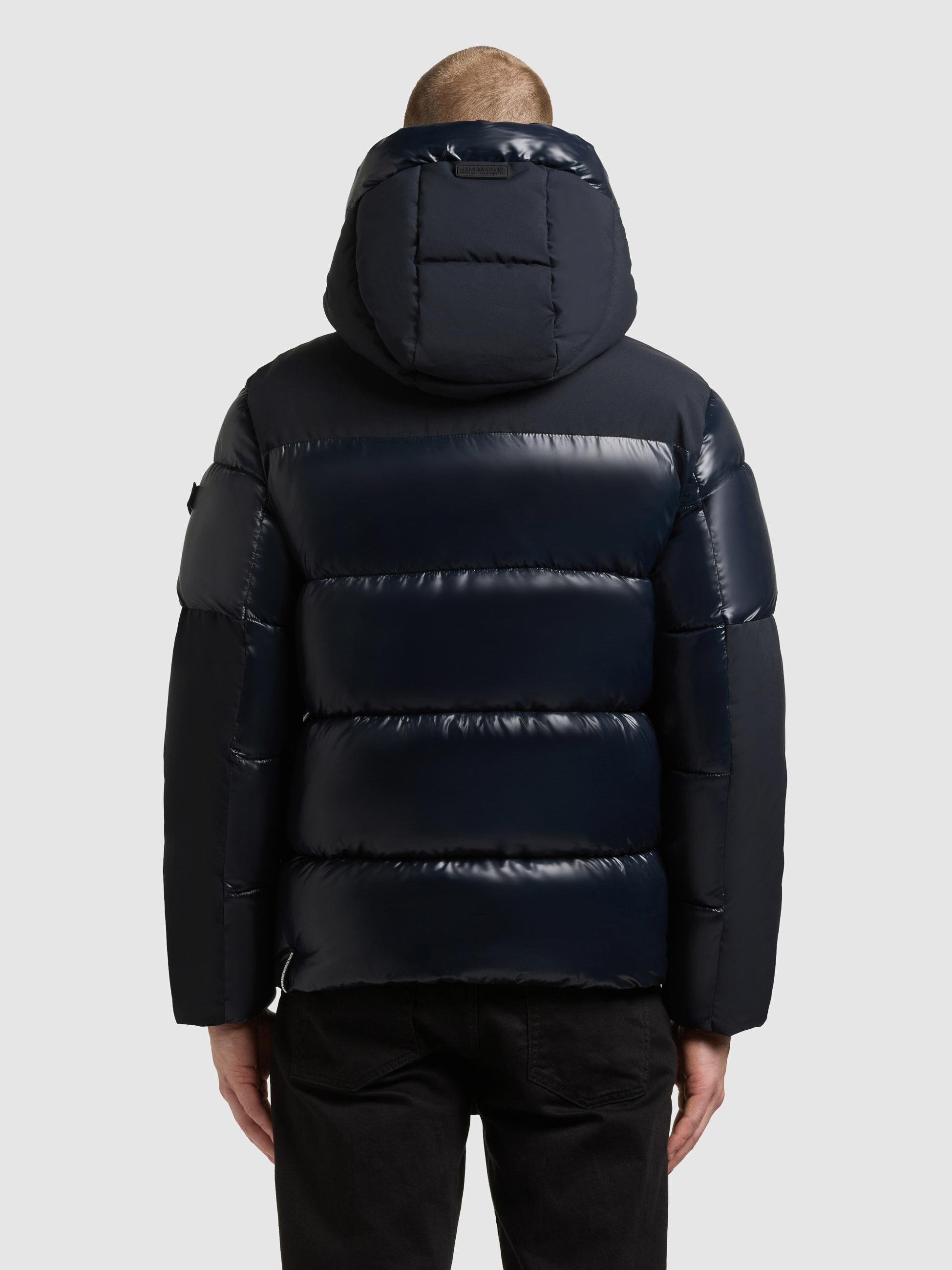 khujo Steppjacke »Alst« mit Kapuze Schimmernde Herren Jacke mit innenliegenden Rucksack-Trägern