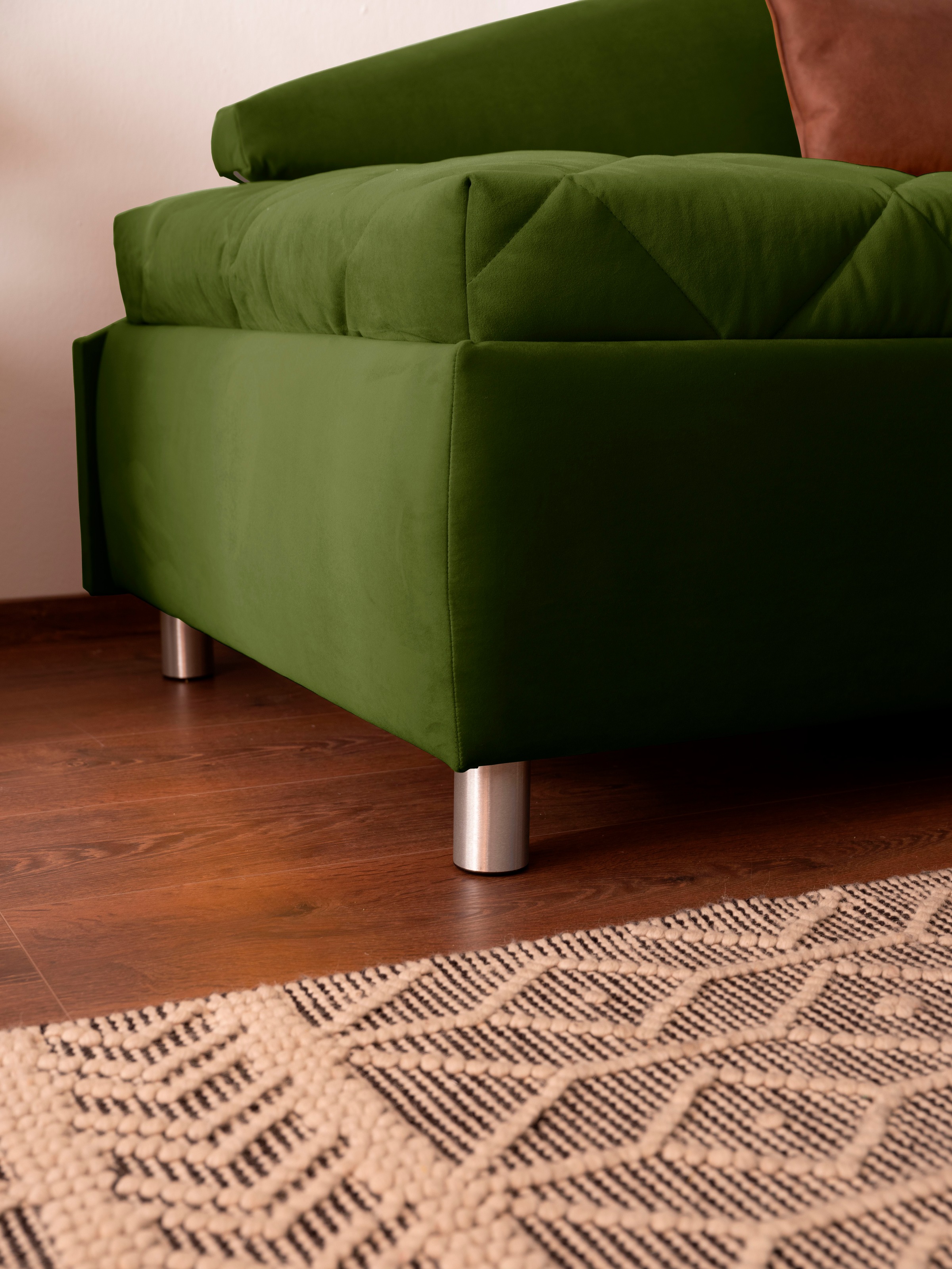 alina Schlafsofa »Lindsay«, Bettkasten, Zierkissen-Set aus: 2 Stk. 40x40cm, 1 Stk. 30x30cm