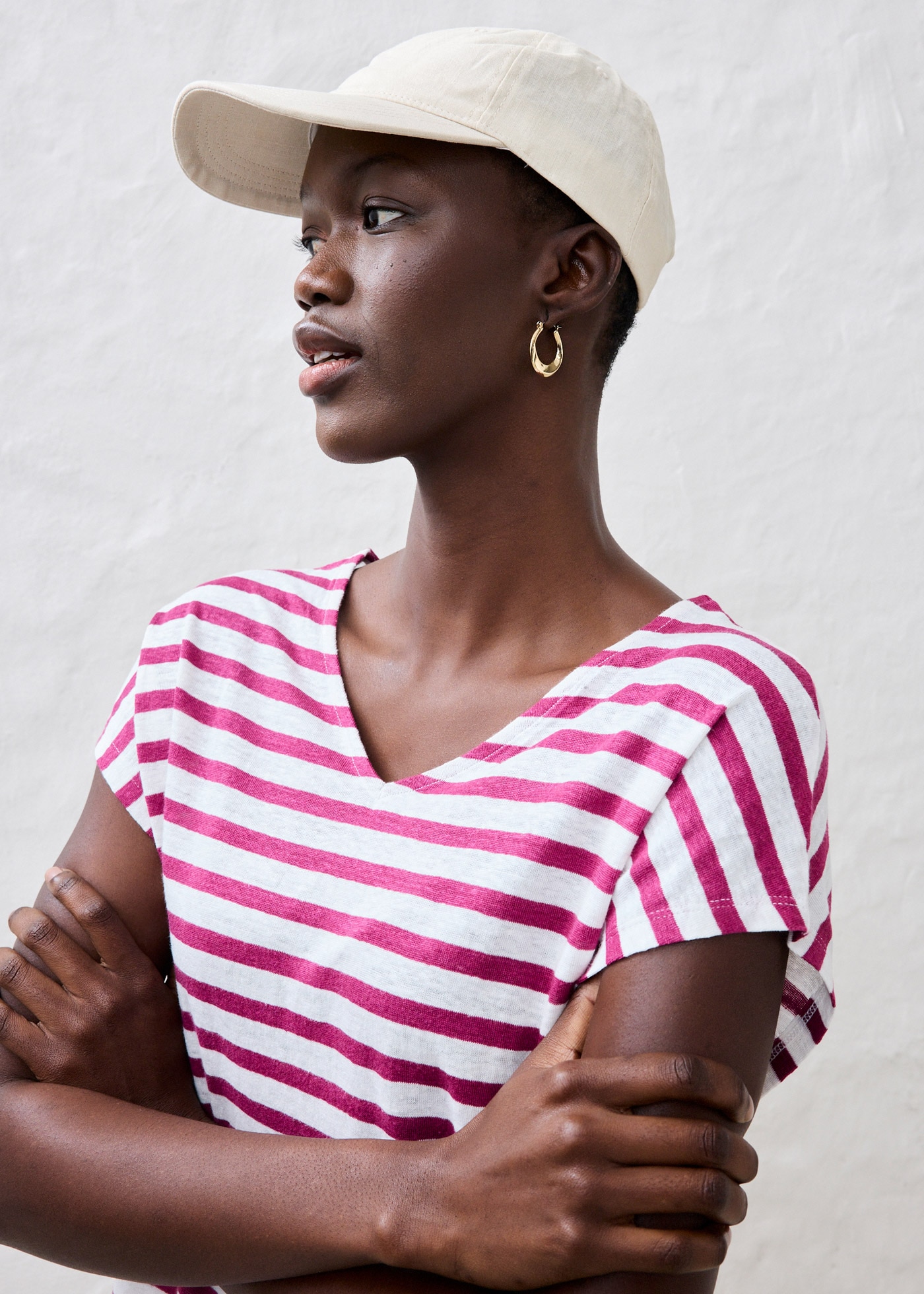 bonprix T-Shirt mit Streifen Muster, V-Ausschnitt und Zierknöpfen