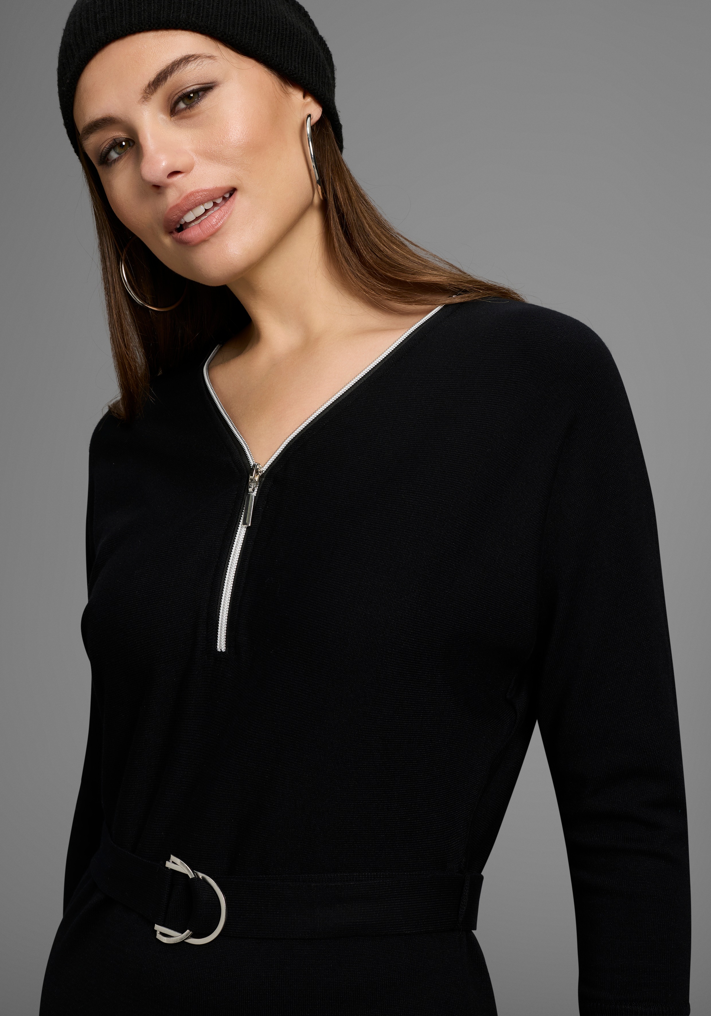 Thumbnail - Bruno Banani Strickkleid Ohne Taschen mit glänzendem Reißverschluss