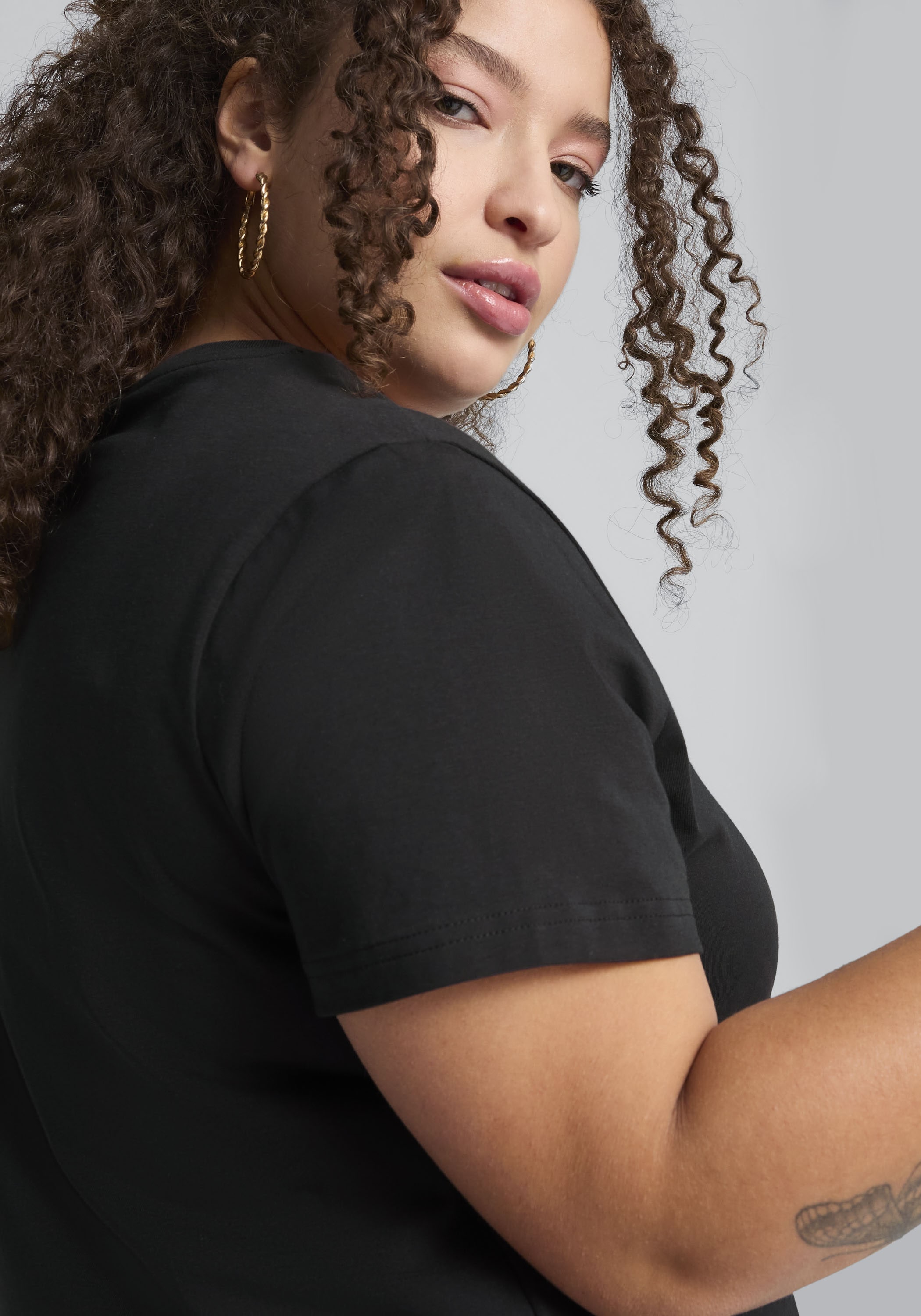 PUMA Shirtkleid »ESS SMALL NO 1 LOGO SLIM DRESS« sportlicher Stil, pflegeleicht