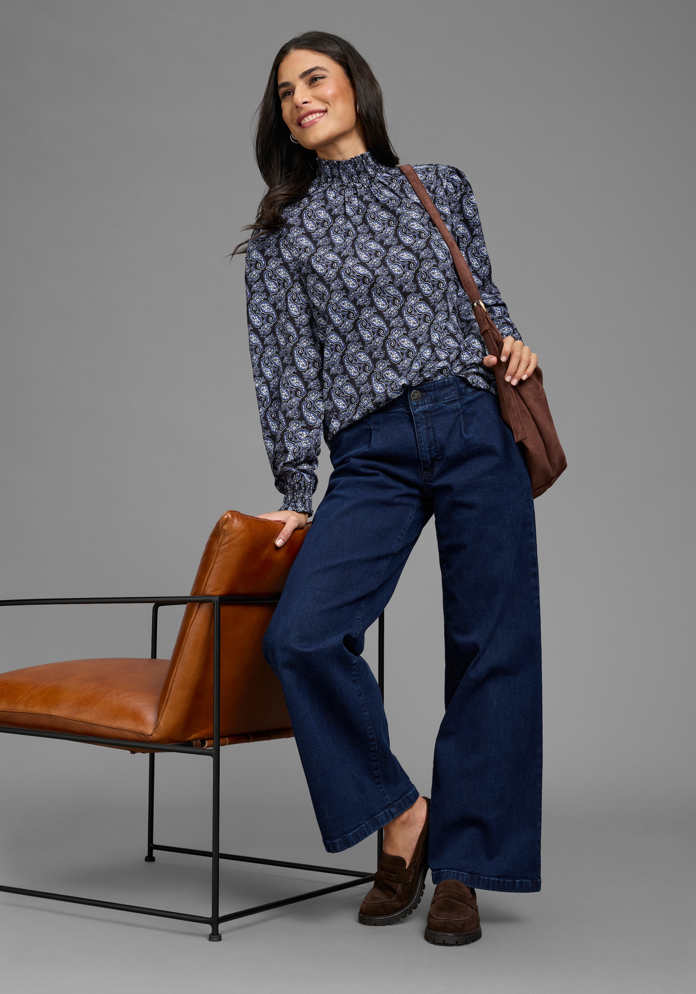 Laura Scott Druckbluse figurumspielende Passform, mit gesmoktem Ärmelabschluss