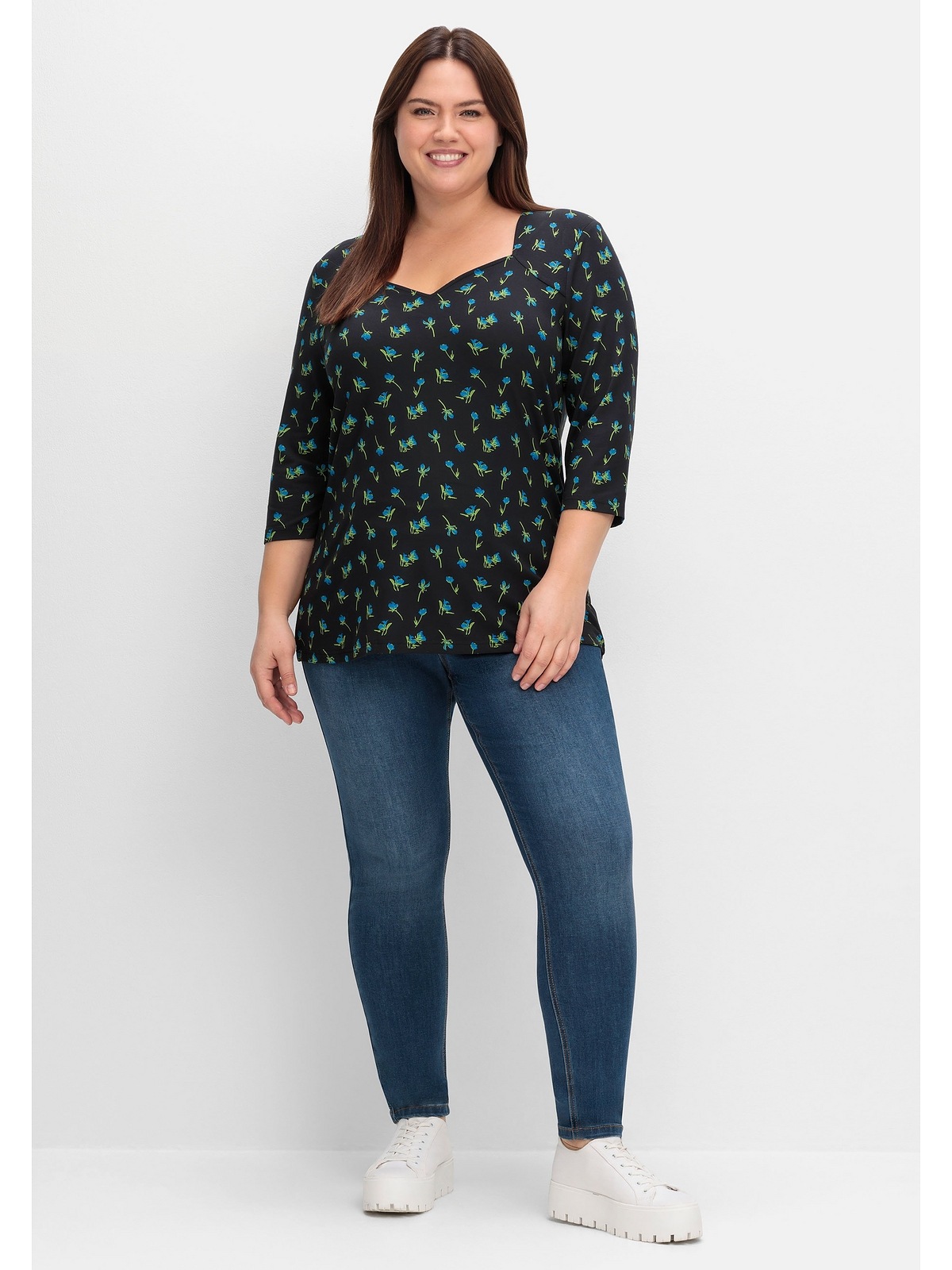 Sheego T-Shirt »Große Größen«, mit Blumenprint und Herzausschnitt
