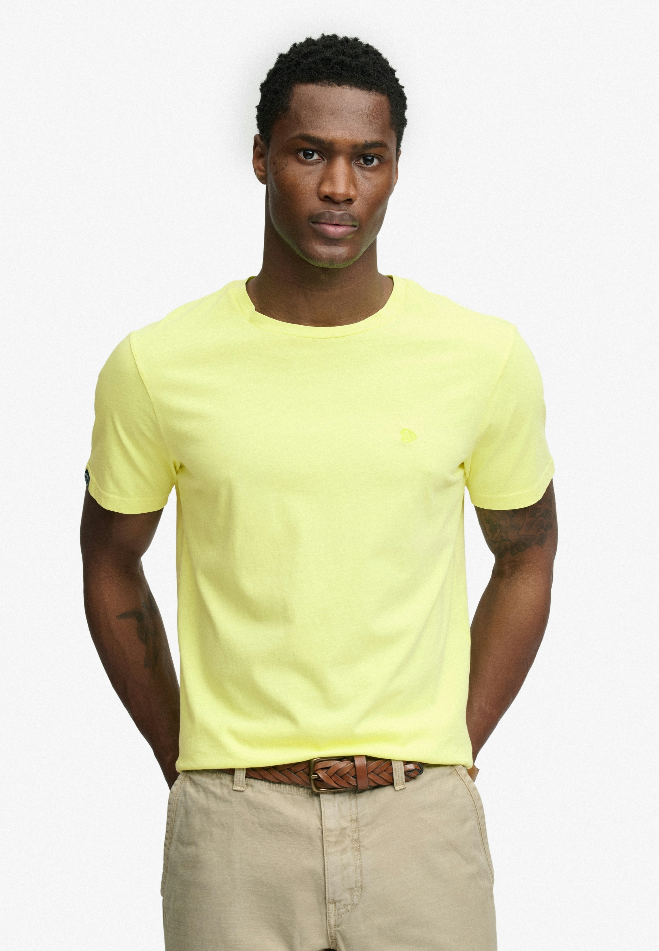 Superdry Rundhalsshirt "CLASSIC ESSENTIAL NEON TEE" Relaxed Fit, aus Baumwolle und Single Jersey, Kurzarm