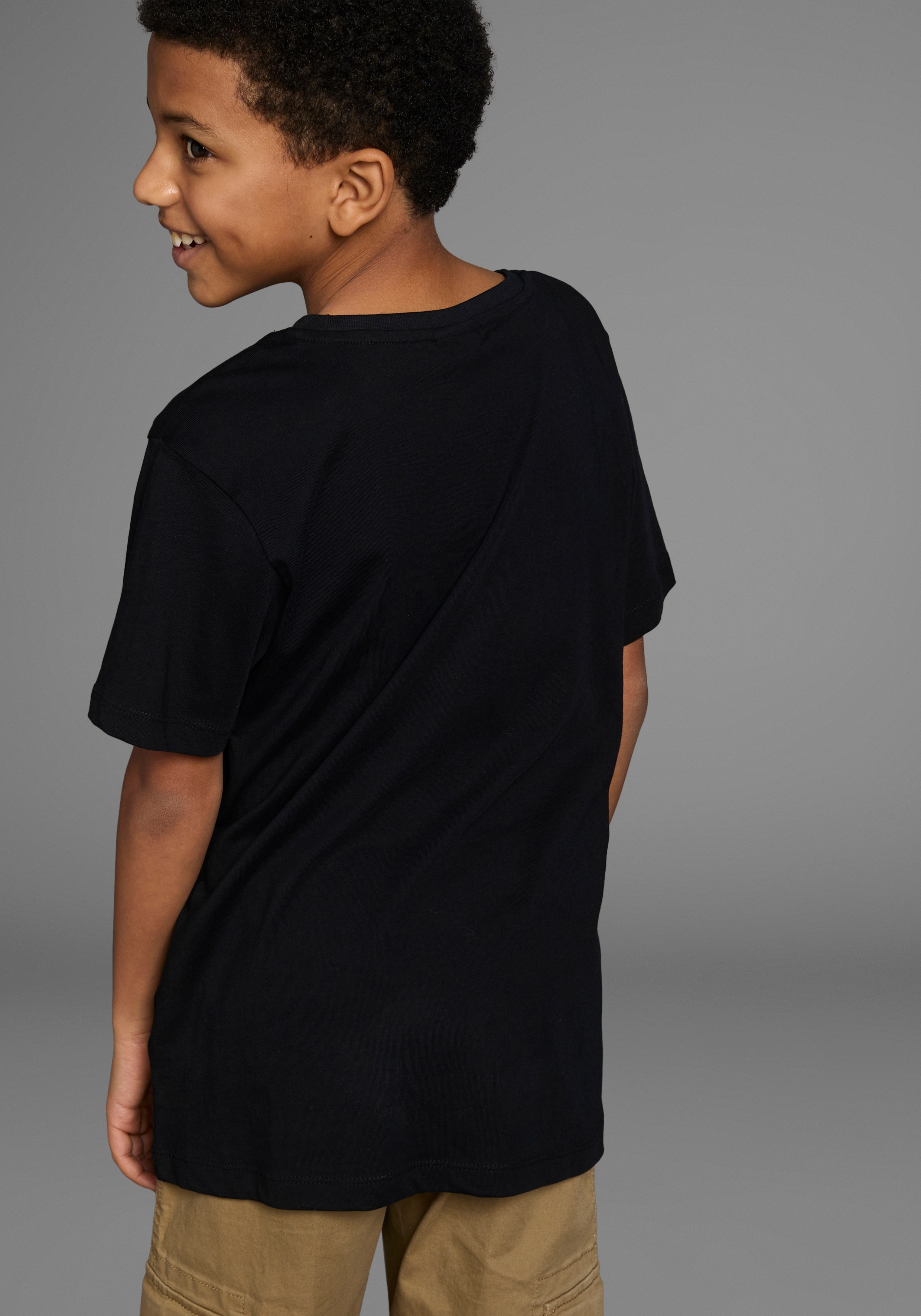 Thumbnail - KIDSWORLD T-Shirt "Mit lässigem FUSSBALLER - Druck" Kurzarm, Basic-Passform, mit stylischem Druck, Rundhalsausschnitt