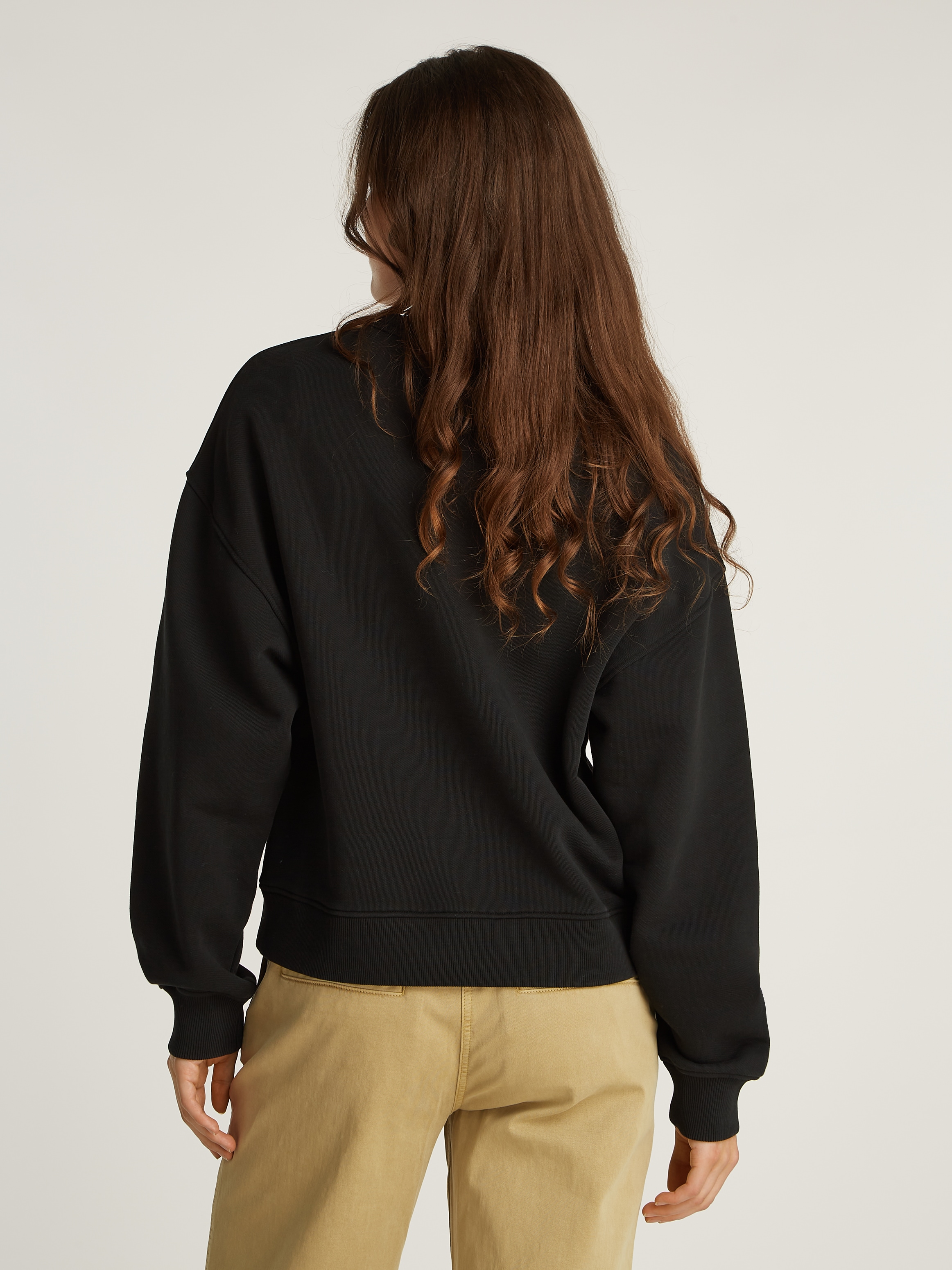 Tommy Jeans Sweatshirt »TJW BXY BADGE CREW«, mit Logo-Badge