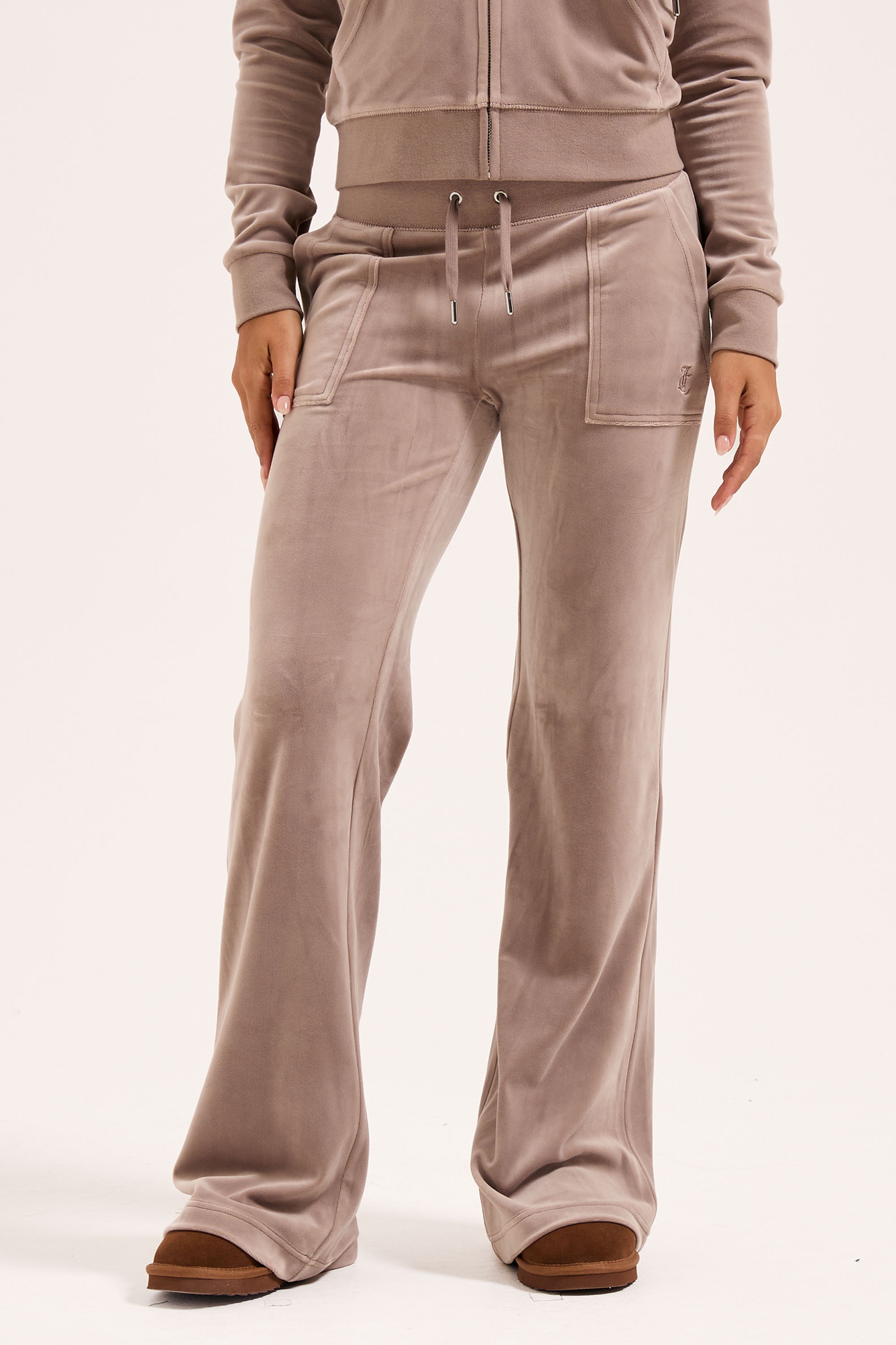 Juicy Couture Sweathose »LAYLA LOW RISE POCKETED FLARE PANT. Damen«  Trainingshose Damen, Sweathose, Velour, Jogginghose mit Glitzer, Sale