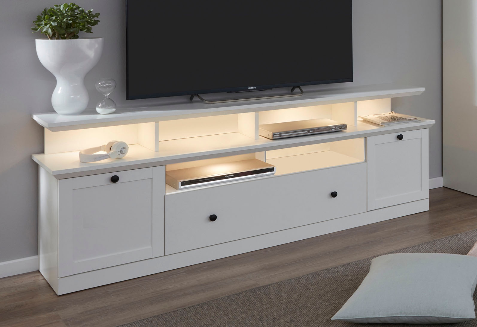 Home affaire Lowboard »Örebro« Kommode, zeitloser Landhausstil, Beleuchtung optional