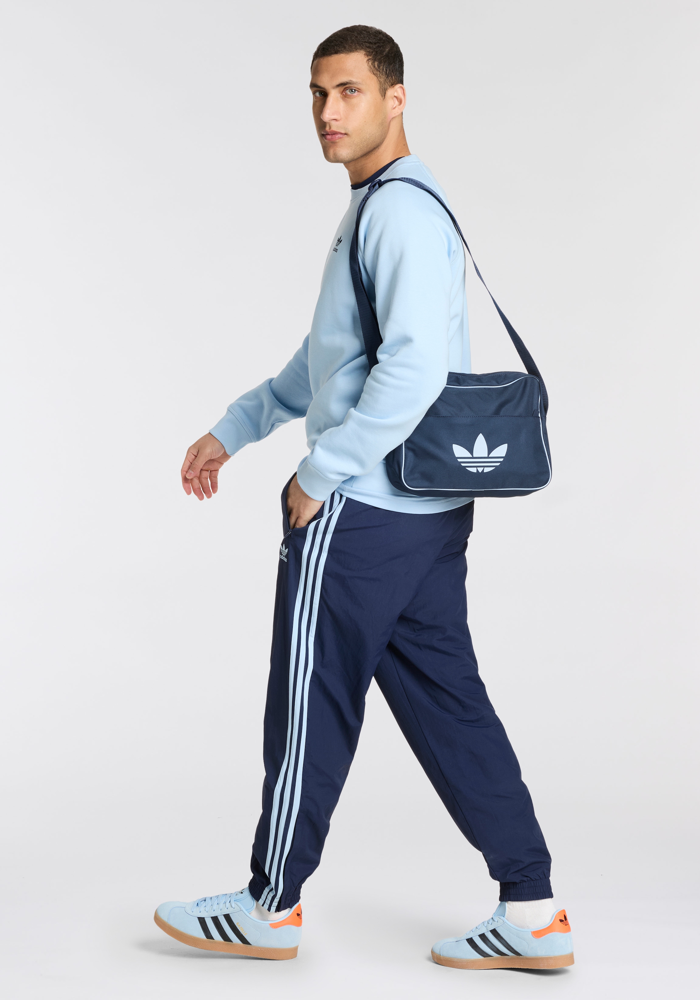 adidas Originals Sporttasche »AC AIRLINER«, Schultertasche im Retrolook