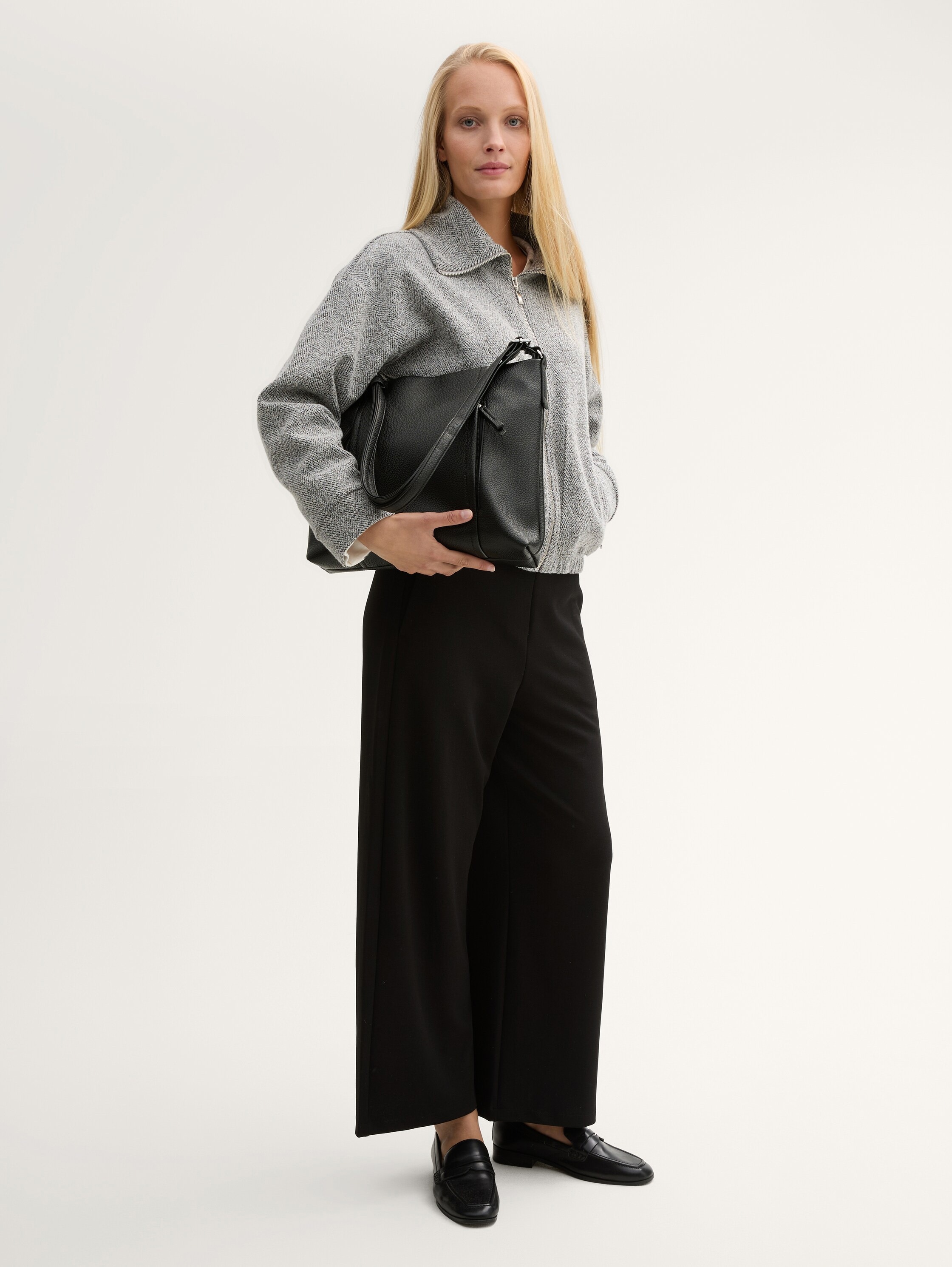 TOM TAILOR Hobo »Beca«, aus hochwertigem Kunstleder mit funktionalen Details
