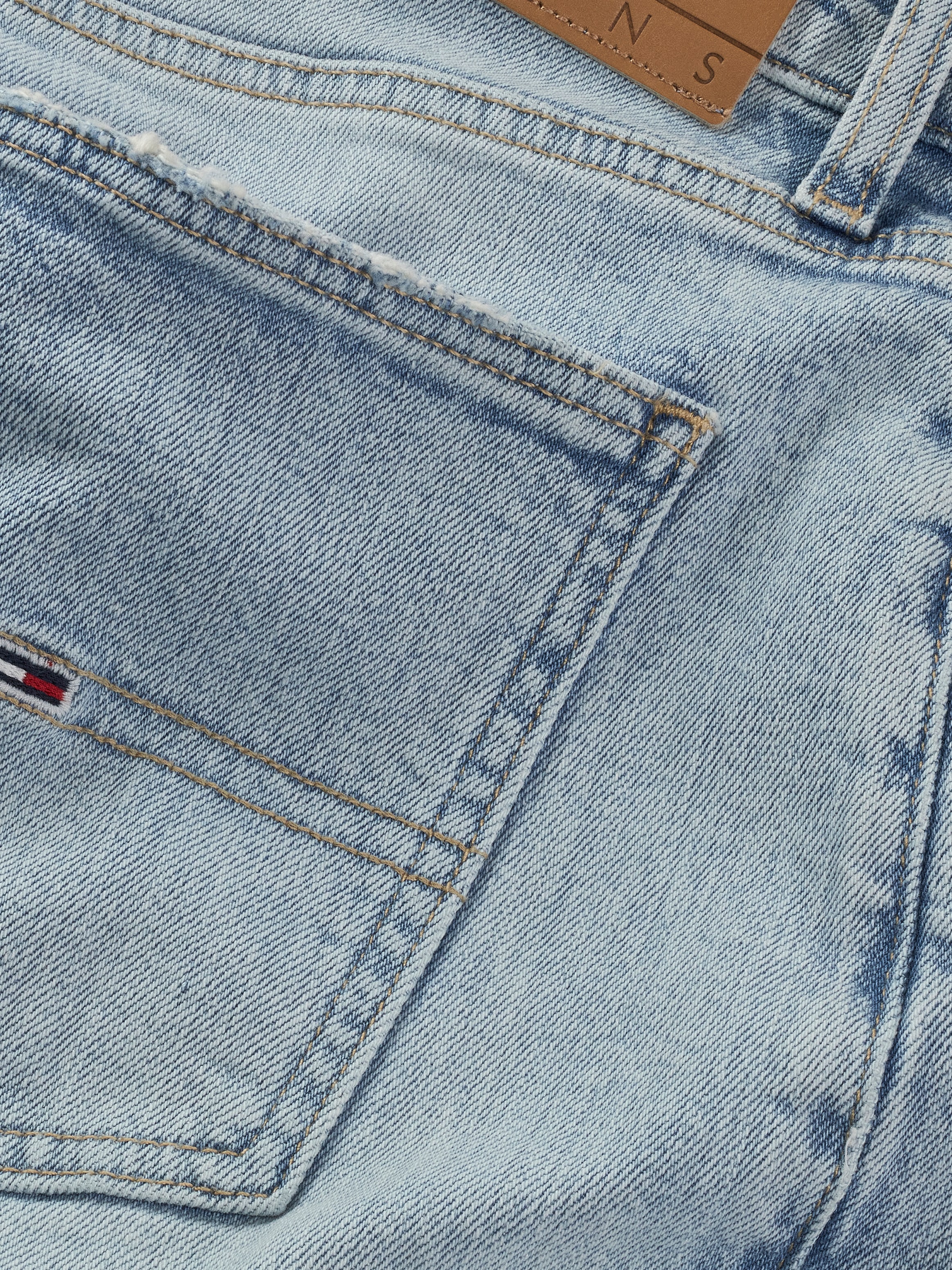 Tommy Jeans Gerade Jeans »Isaac Relaxed Tapered«, Mit Gürtelschlaufen