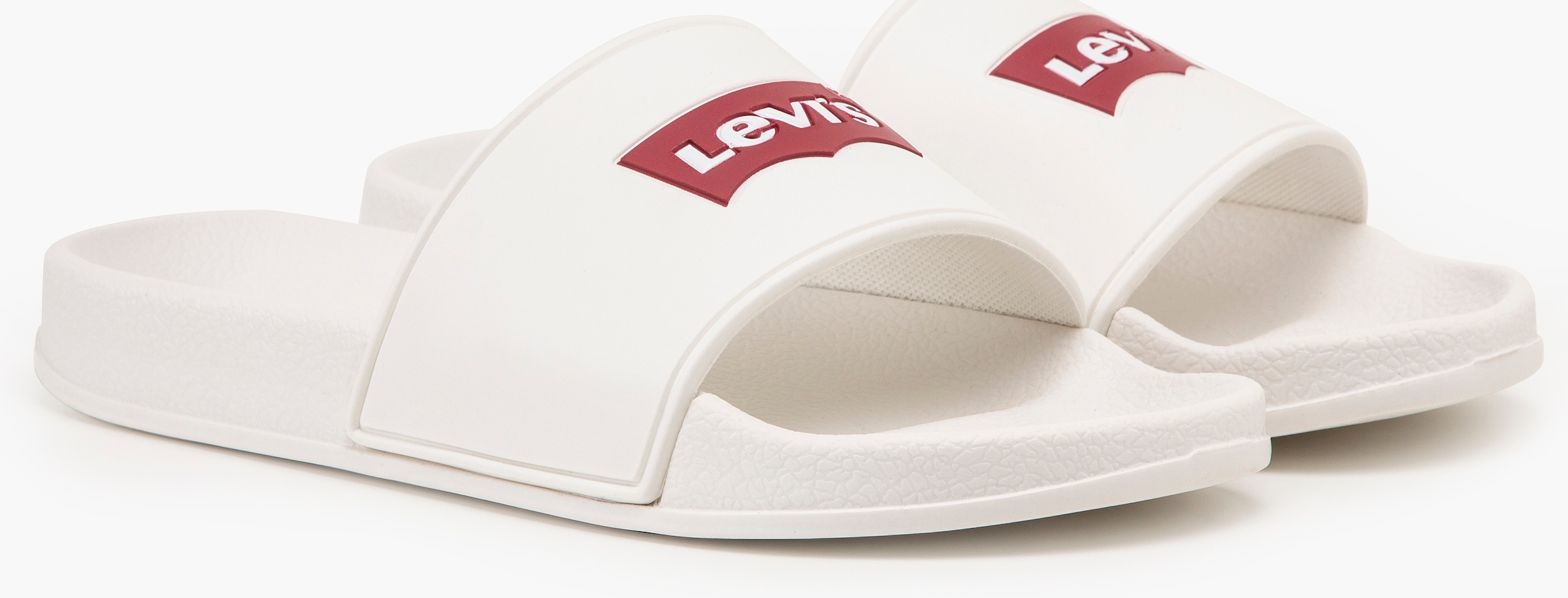 Levi's® Pantolette »JUNE BATWING VB S«, Sommerschuh, Schlappen mit Logoschriftzug, bequeme Form