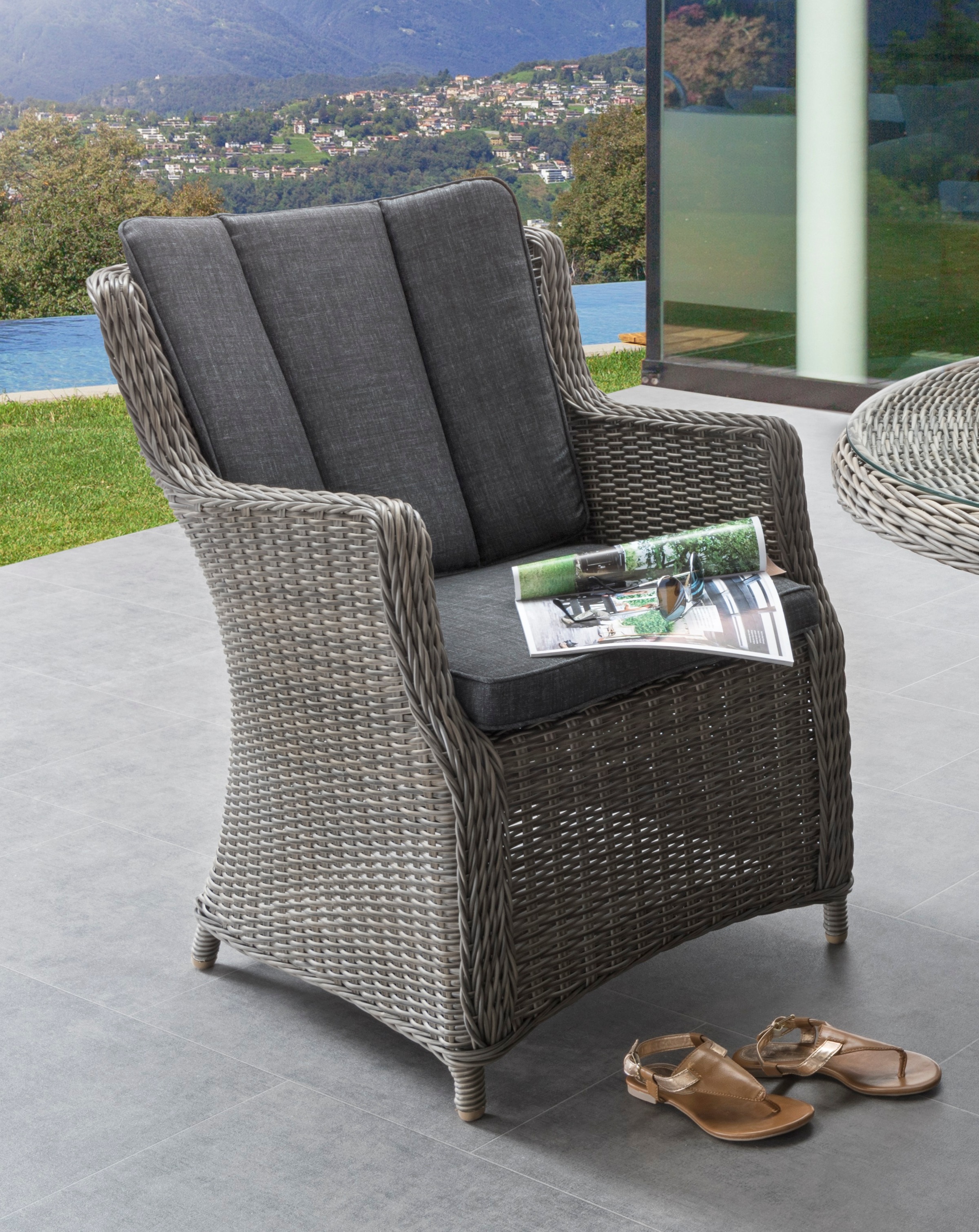 Destiny Garten-Essgruppe »LUNA«, (Set, 14 tlg., 4x Sessel, 1x Tisch Ø 150x75cm mit Drehteller, inkl. Auflagen), Aluminium, Polyrattan