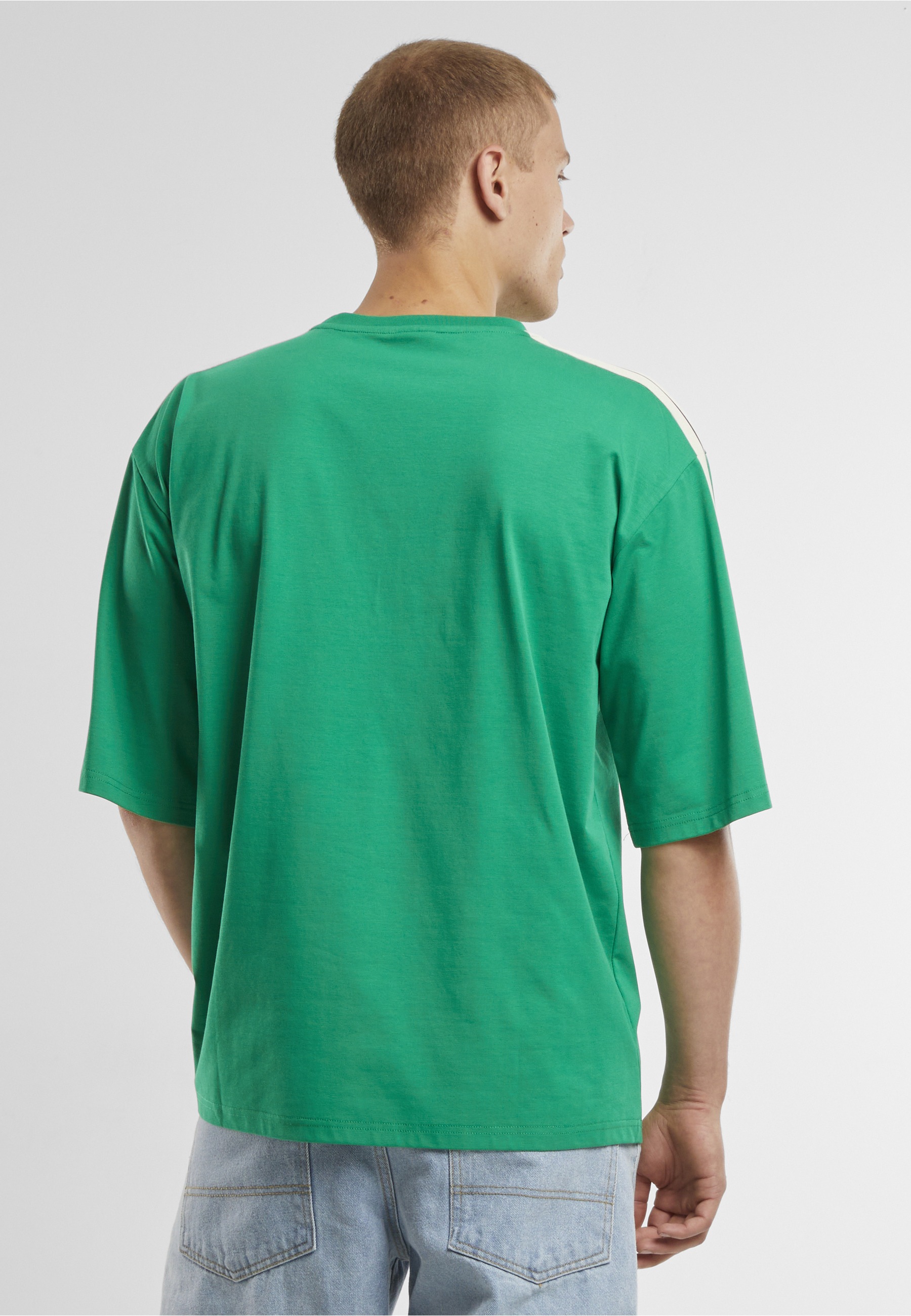 URBAN CLASSICS Sweatshorts »Urban Classics Tennis Core Tee«