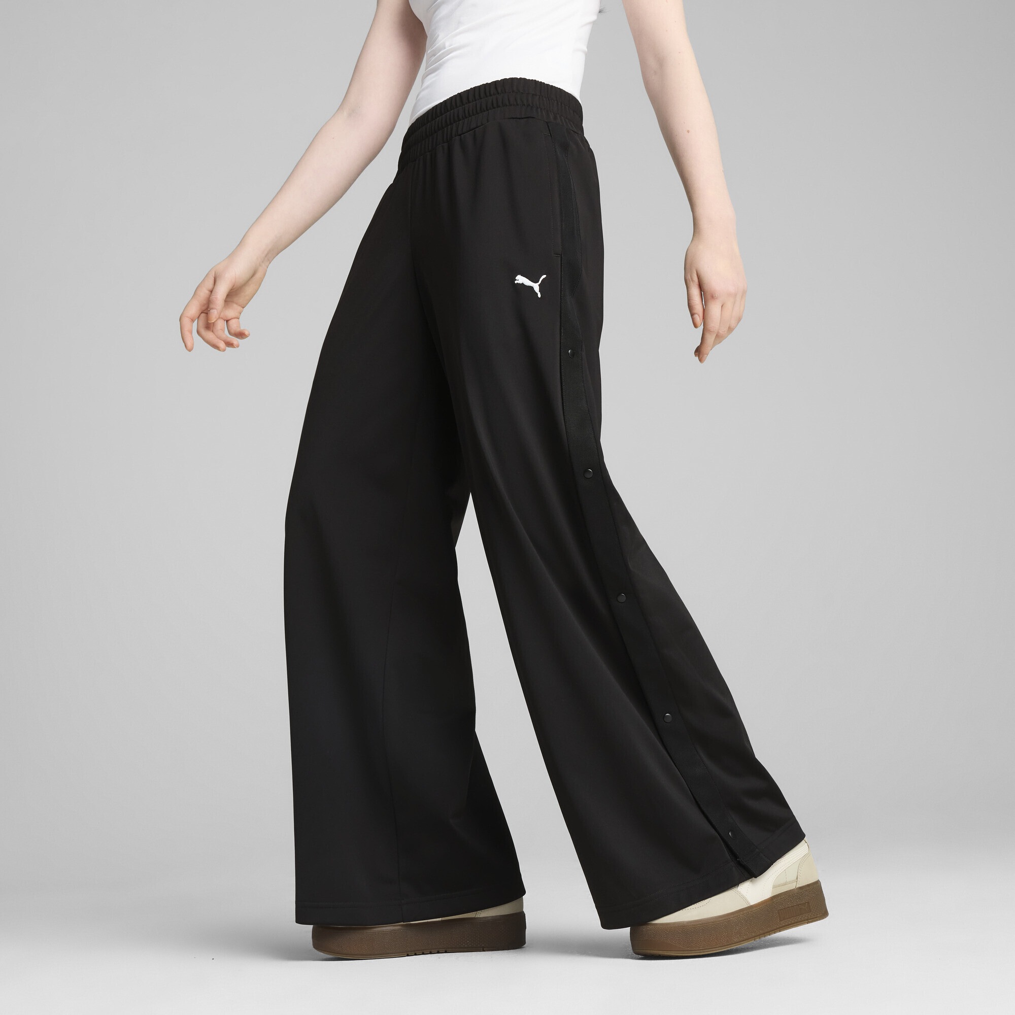 PUMA Sporthose »WARDROBE Essentials Low Rise Popper Hose Damen«