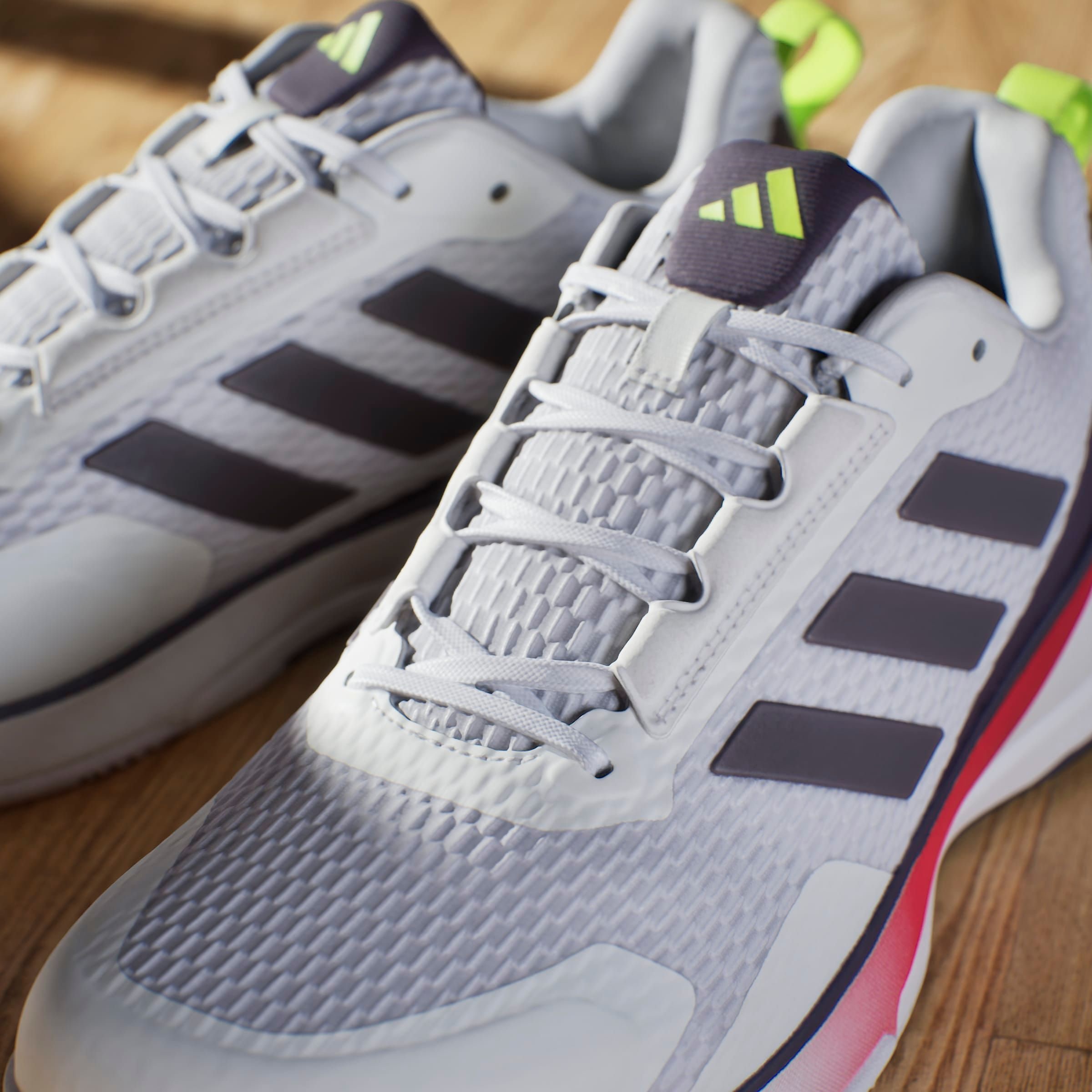 adidas Performance Hallenschuh »NOVAFLIGHT 2 INDOOR«, besonders geeignet für Volleyball
