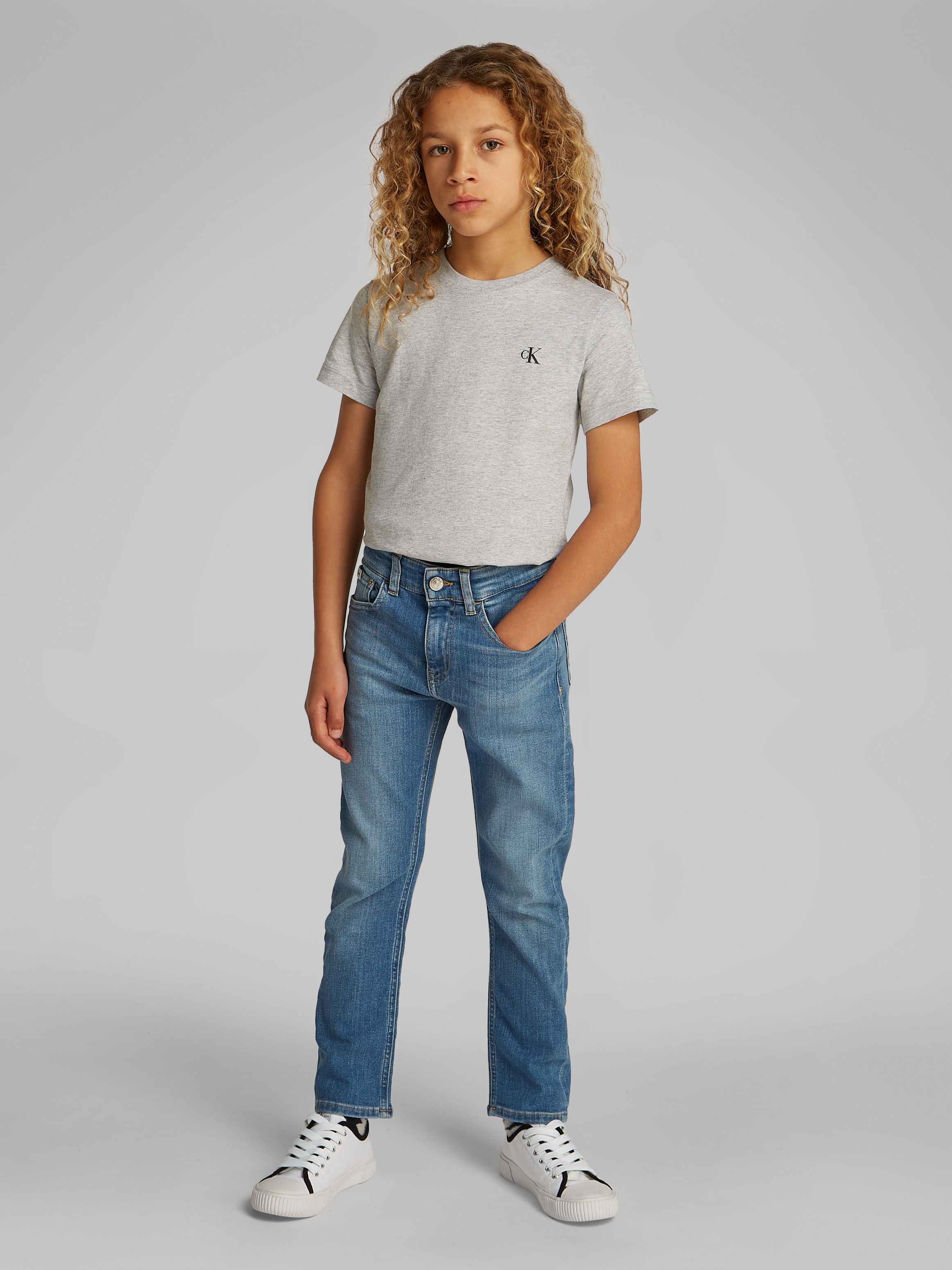 Calvin Klein Jeans Straight-Jeans »ESS. WASHED BLUE DAD«, für Kinder bis 16 Jahre mit Lederpatch