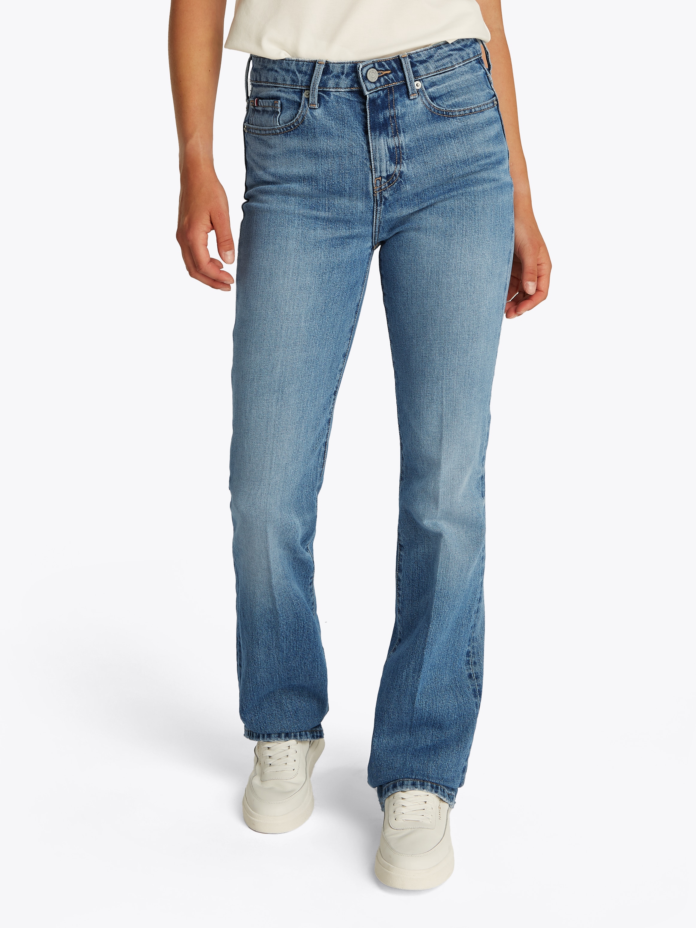 Tommy Hilfiger Bootcut-Jeans »Bootcut Regular Waist«, mittlere normale Leibhöhe, mit Bügelfalten, mit Nieten