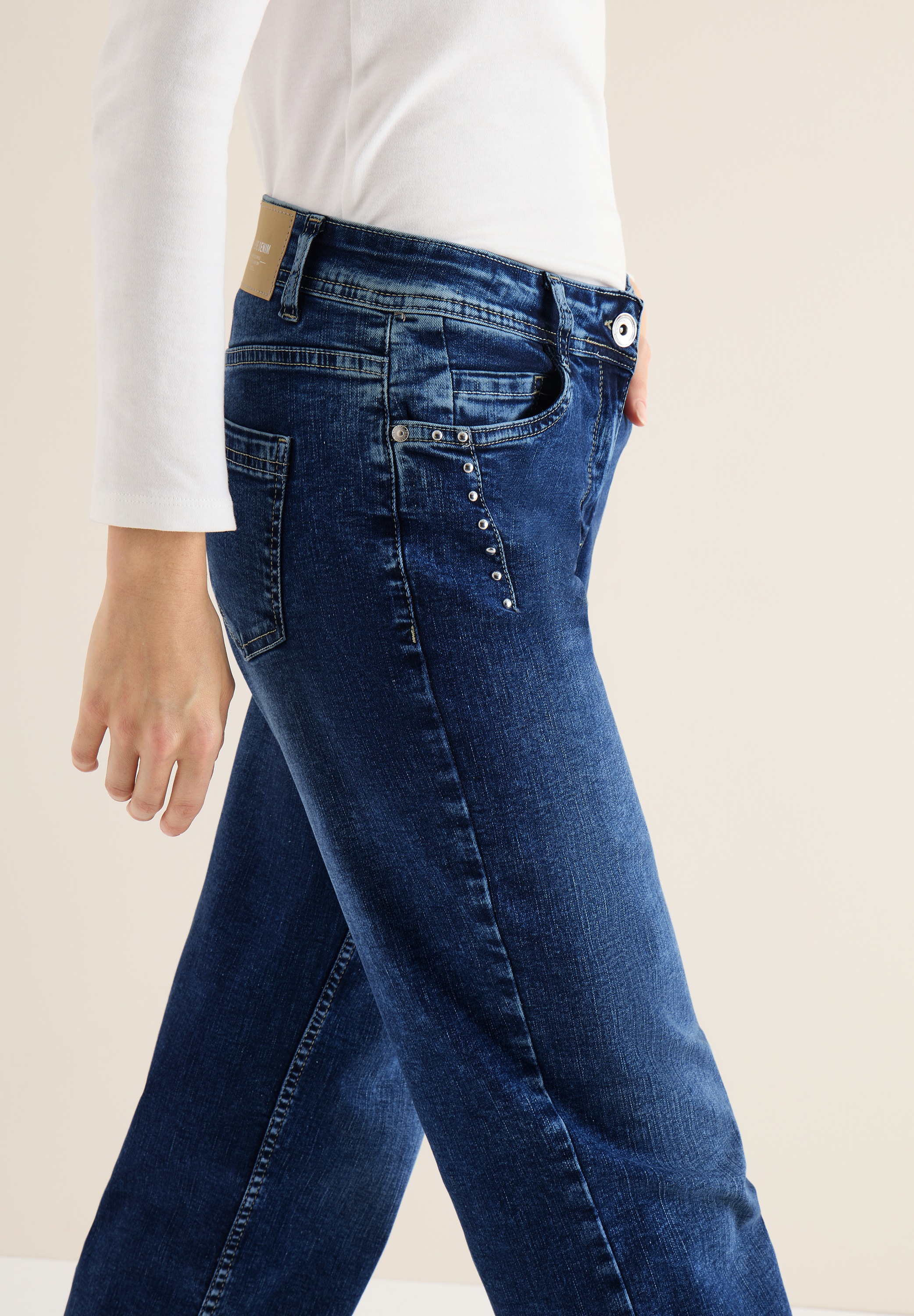 Thumbnail - Cecil Loose-fit-Jeans mit dekorativen Nieten