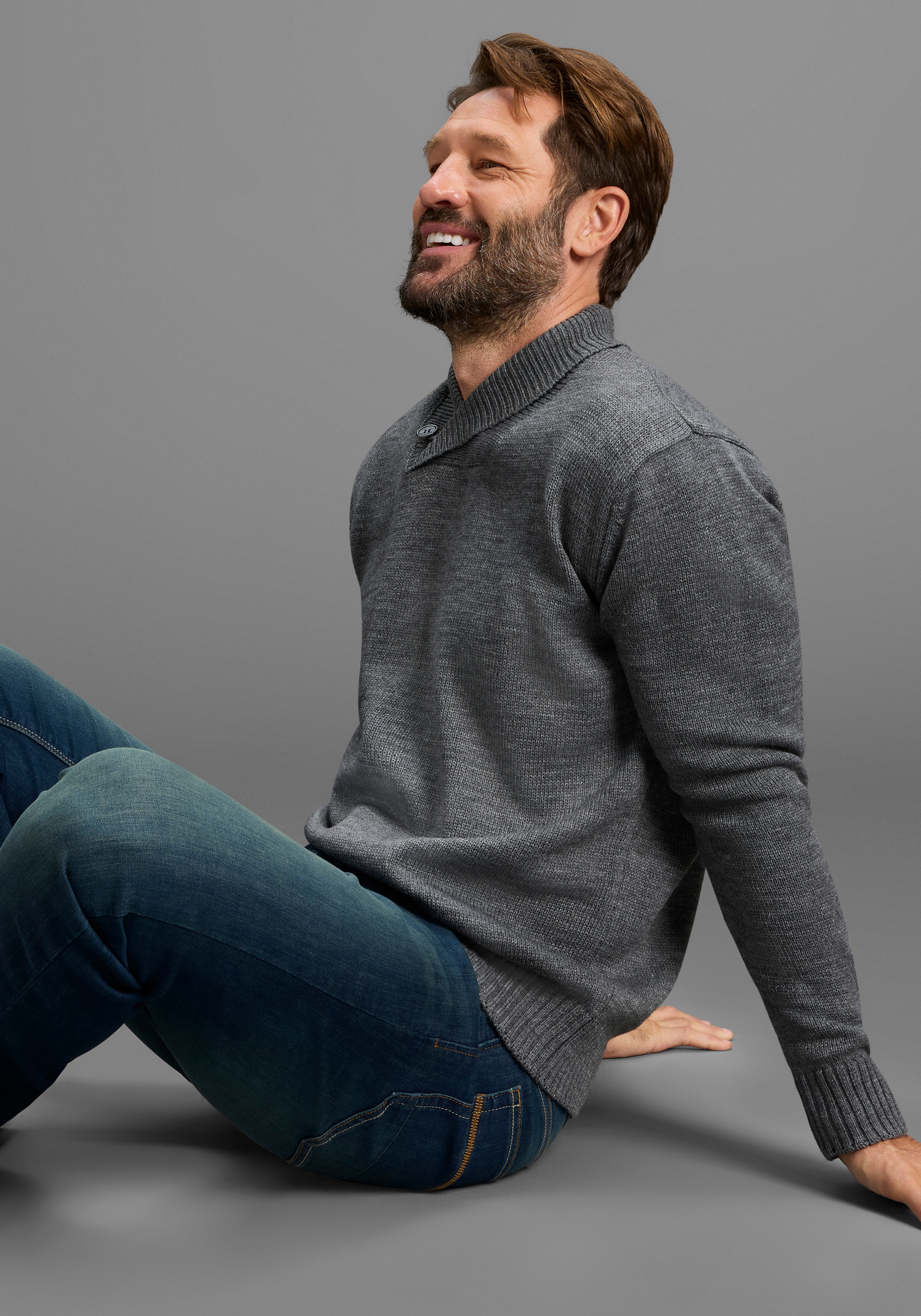 DELMAO Schalkragenpullover "Neue Kollektion Ideal für die Überganszeit" aus weichem Strickmaterial, mit Schalkragen, Regular Fit, Langarm