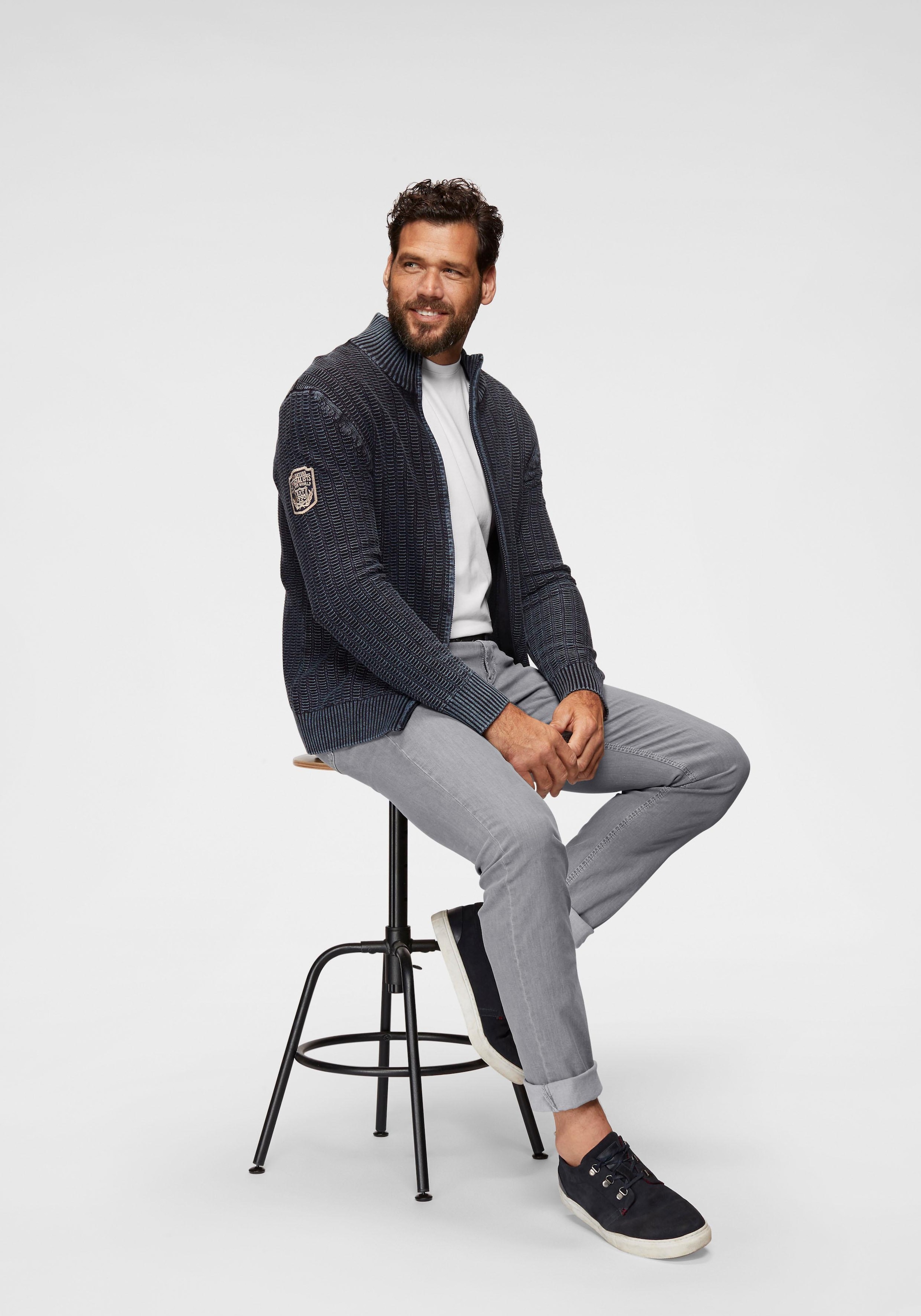 Man's World Rundhalsshirt, (5er-Pack), Kurzarm, Regular Fit, unifarben, Rundhals, aus Baumwolle