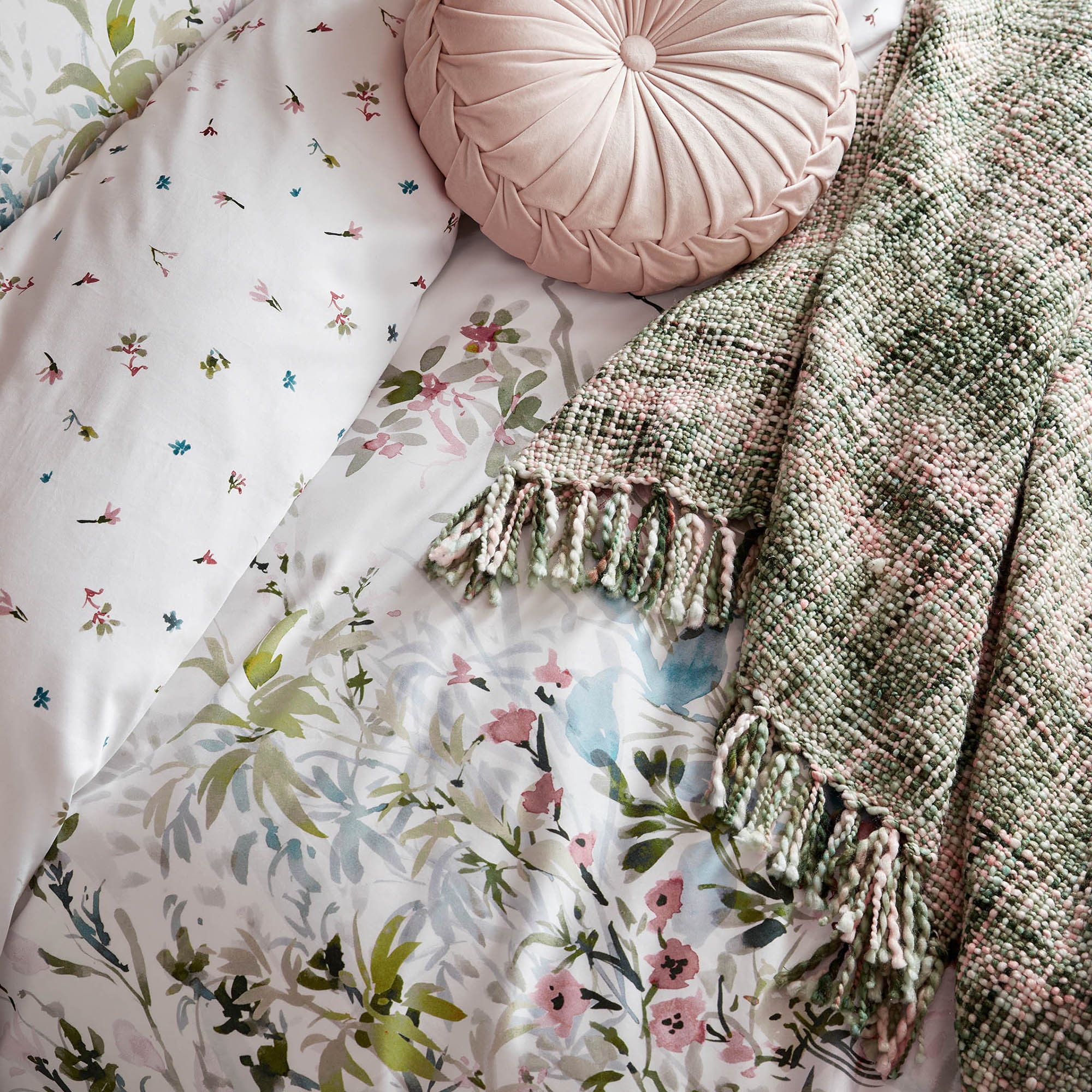 LAURA ASHLEY Wendebettwäsche »Point of Fields, aus Baumwoll-Satin,« 3 tlg. tlg. mit floralem Muster, inkl 2 Kissenbezüge