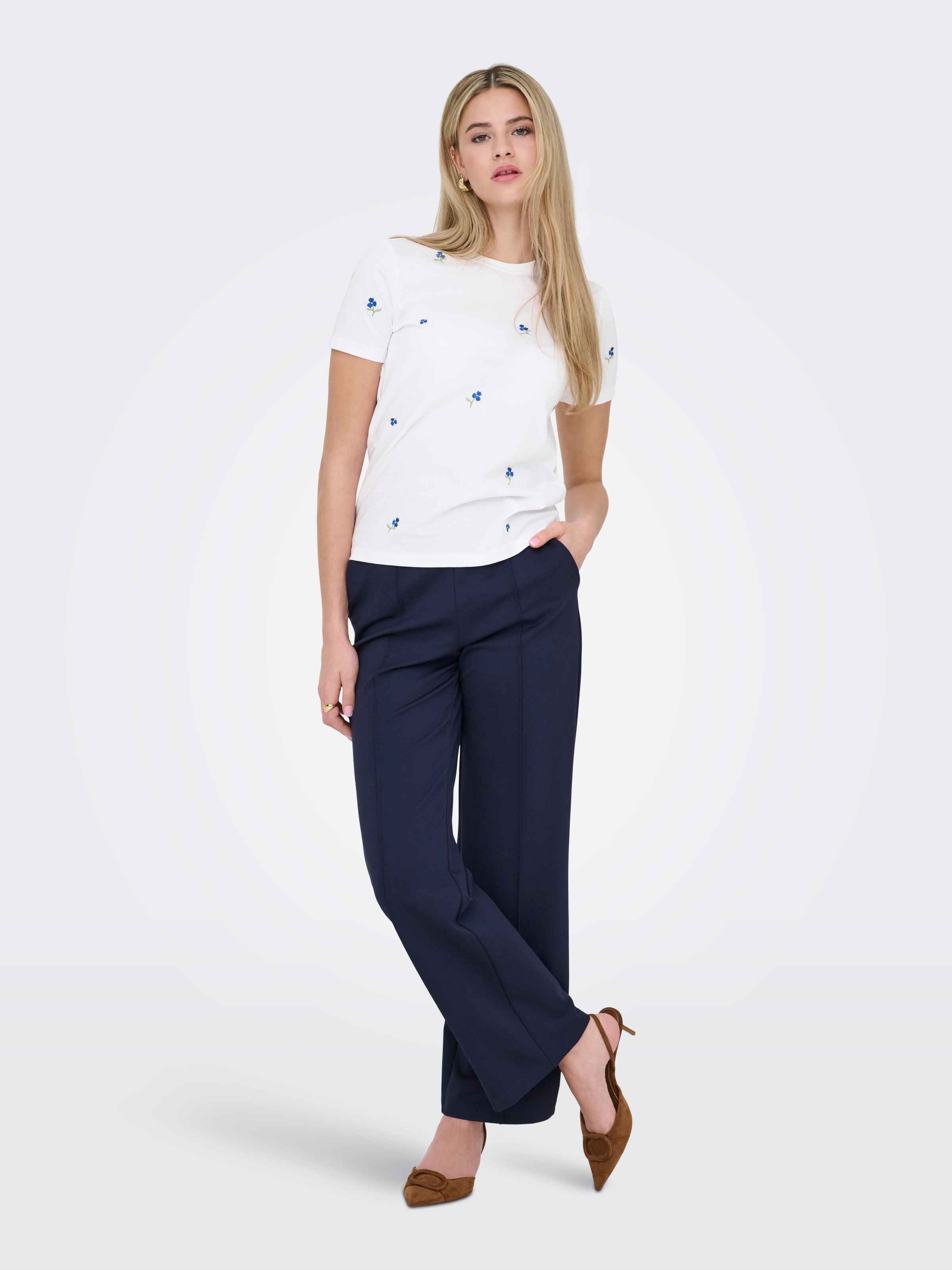 Kurzarmshirt ONLY "ONLKETTY LIFE S/S O-NECK TOP JRS NOOS", Damen, Gr. L, hellweiß aop:true blau flowers, Jersey, Obermaterial: 100% Baumwolle, bedruckt, regular fit normal, Rundhals, Shirts 3