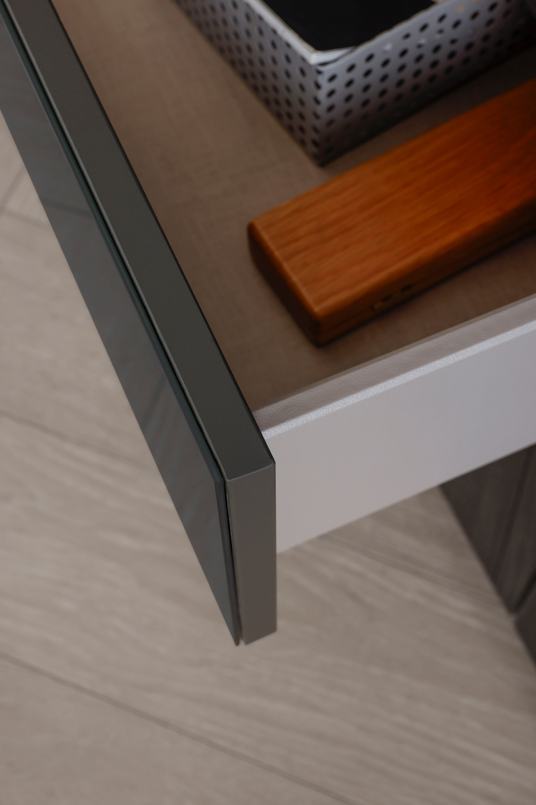 rauch Schubkastenkommode »Kommode Türkommode Sideboard Kombikommode FLIPP mit Glasfront« Breite 120 cm mit 2 Einlegeböden,  1-türig, 5 Schubladen, Soft-Close-Funktion, Oberboden und Front Glas