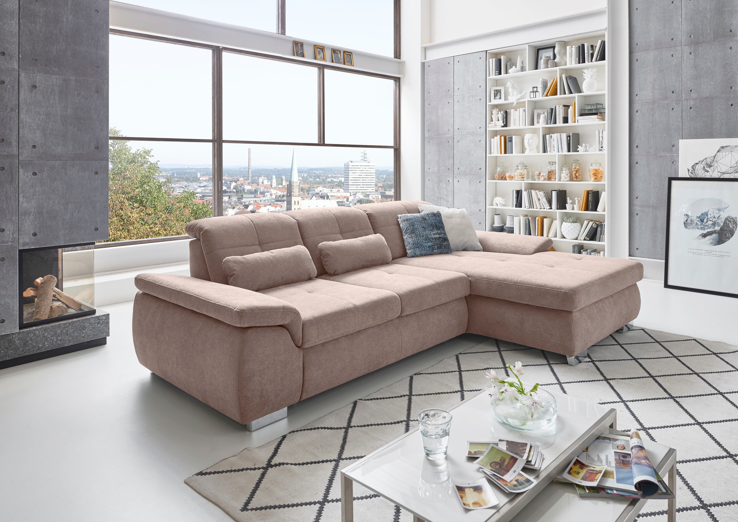 Die PlanBar Ecksofa "MP-IN16037 L-Form, Breite 289 cm, mit Federkern-Polsterung" mit Sitztiefenverstellung & Zierkissen