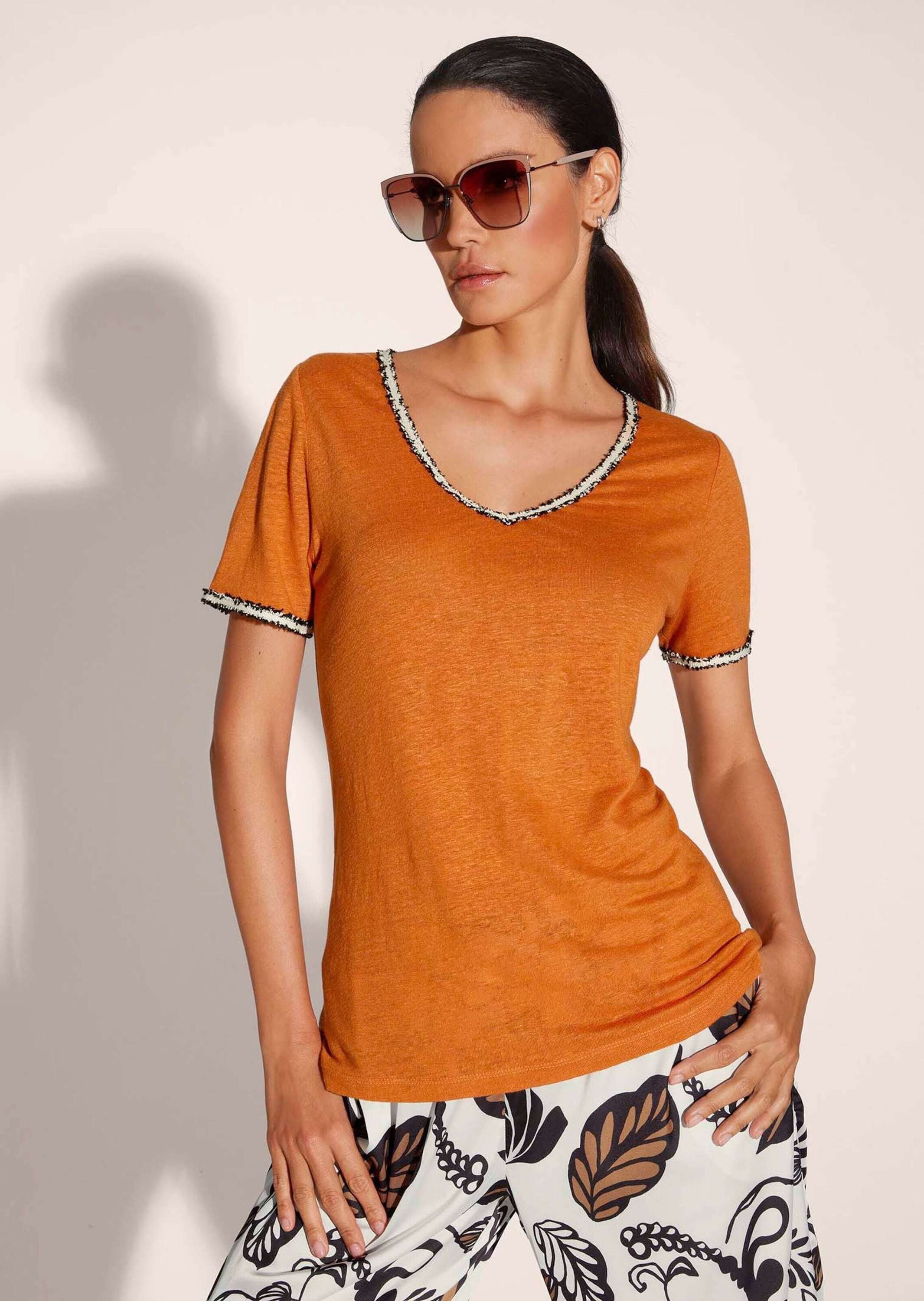 MADELEINE Kurzarmshirt »Shirt Trendiges Kurzarm-Shirt, V-Ausschnitt«