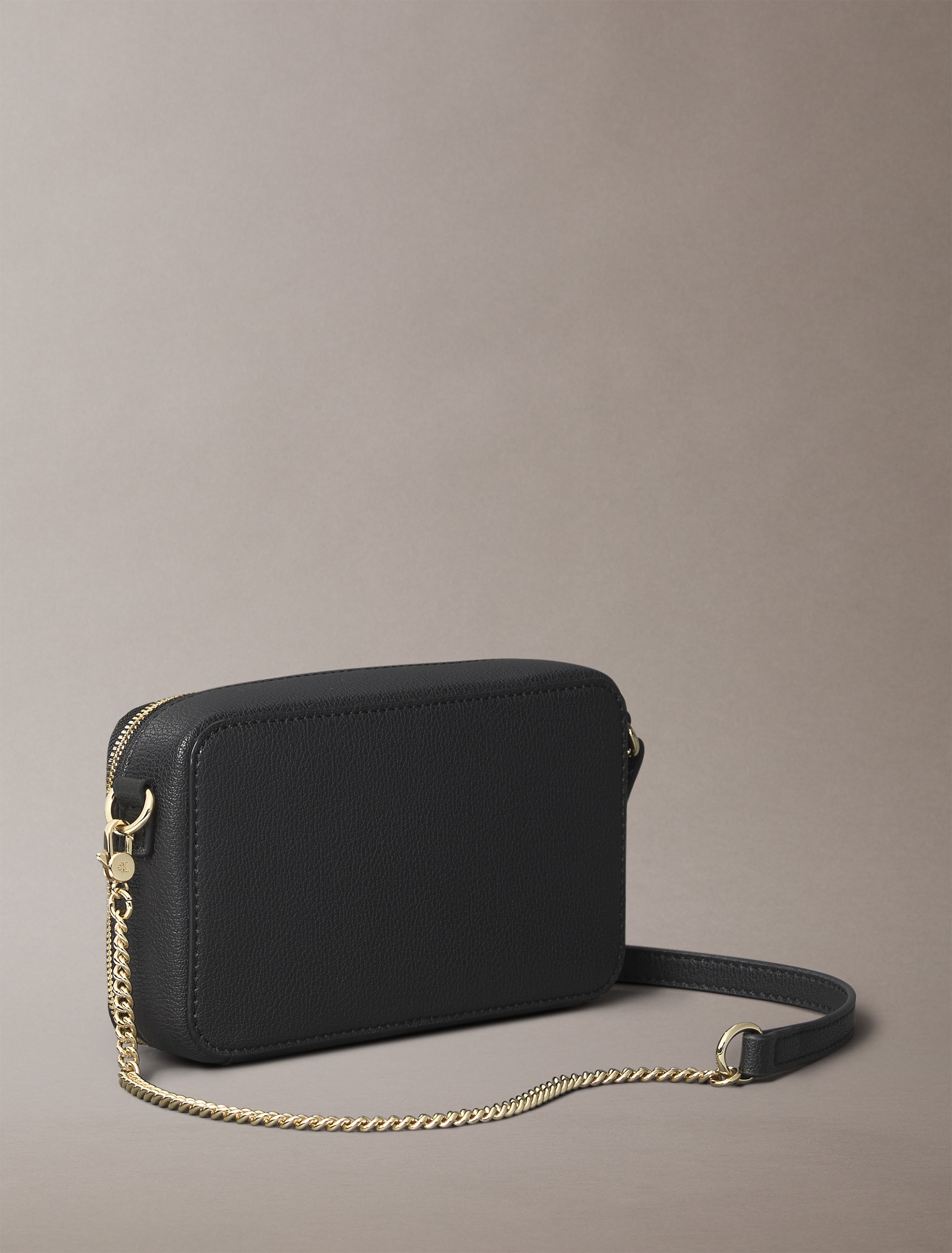 Calvin Klein Jeans Mini Bag »MINIMAL MONO CAMERA BAG«, Abendtasche, kleine Schultertasche, Umhängetasche mit goldenem CK-Logo