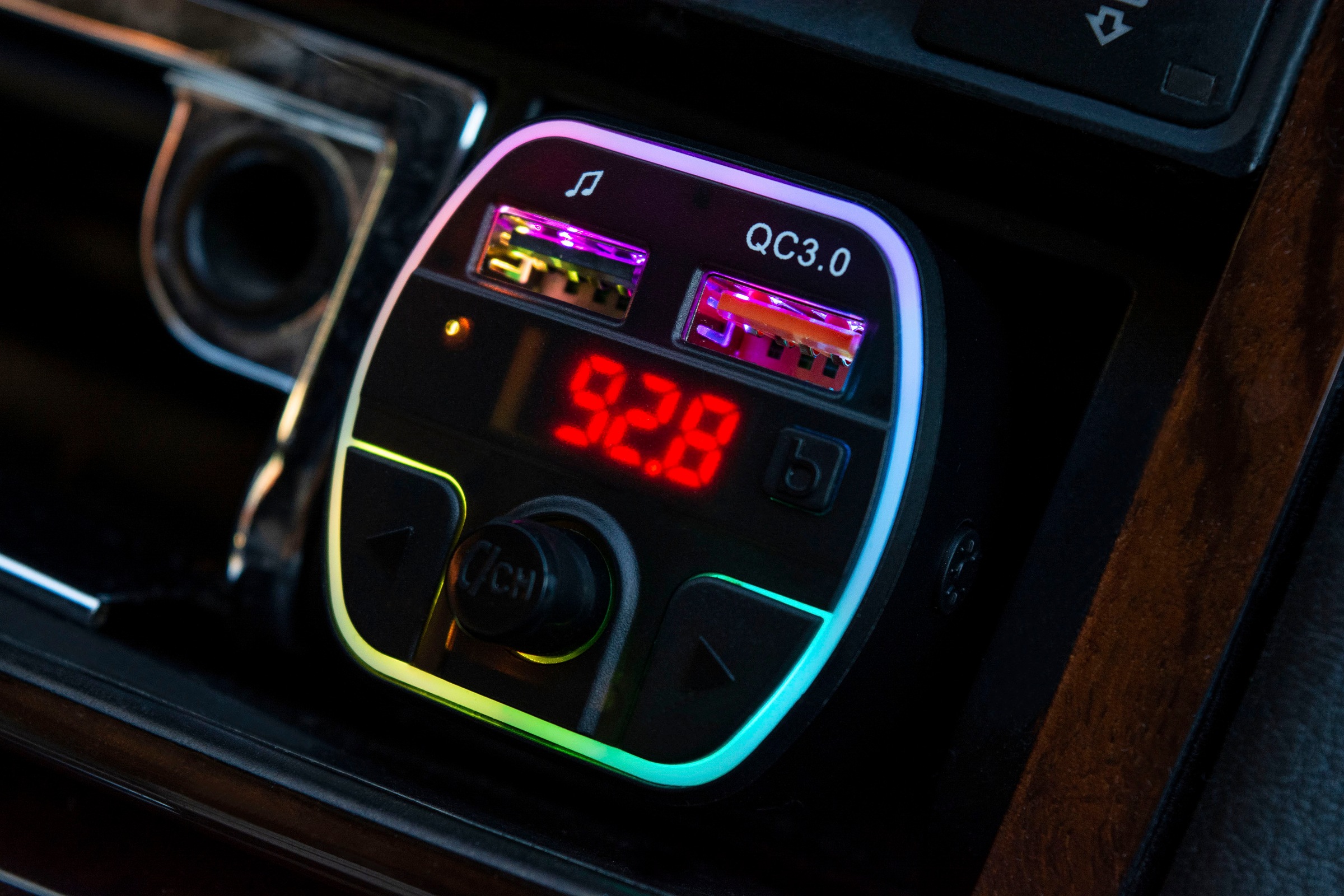Technaxx KFZ-Transmitter »RGB FMT1600BT«, kabellose Audioübertragung an die  Stereoanlage im Auto über FM-Kanal | BAUR