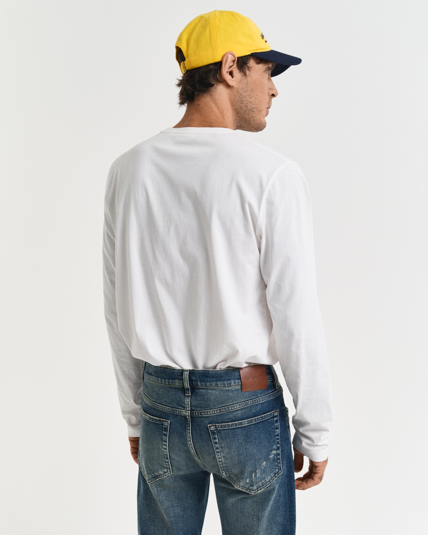 Thumbnail - Gant Langarmshirt "REG SHIELD LS T-SHIRT" mit Logostickerei auf der Brust