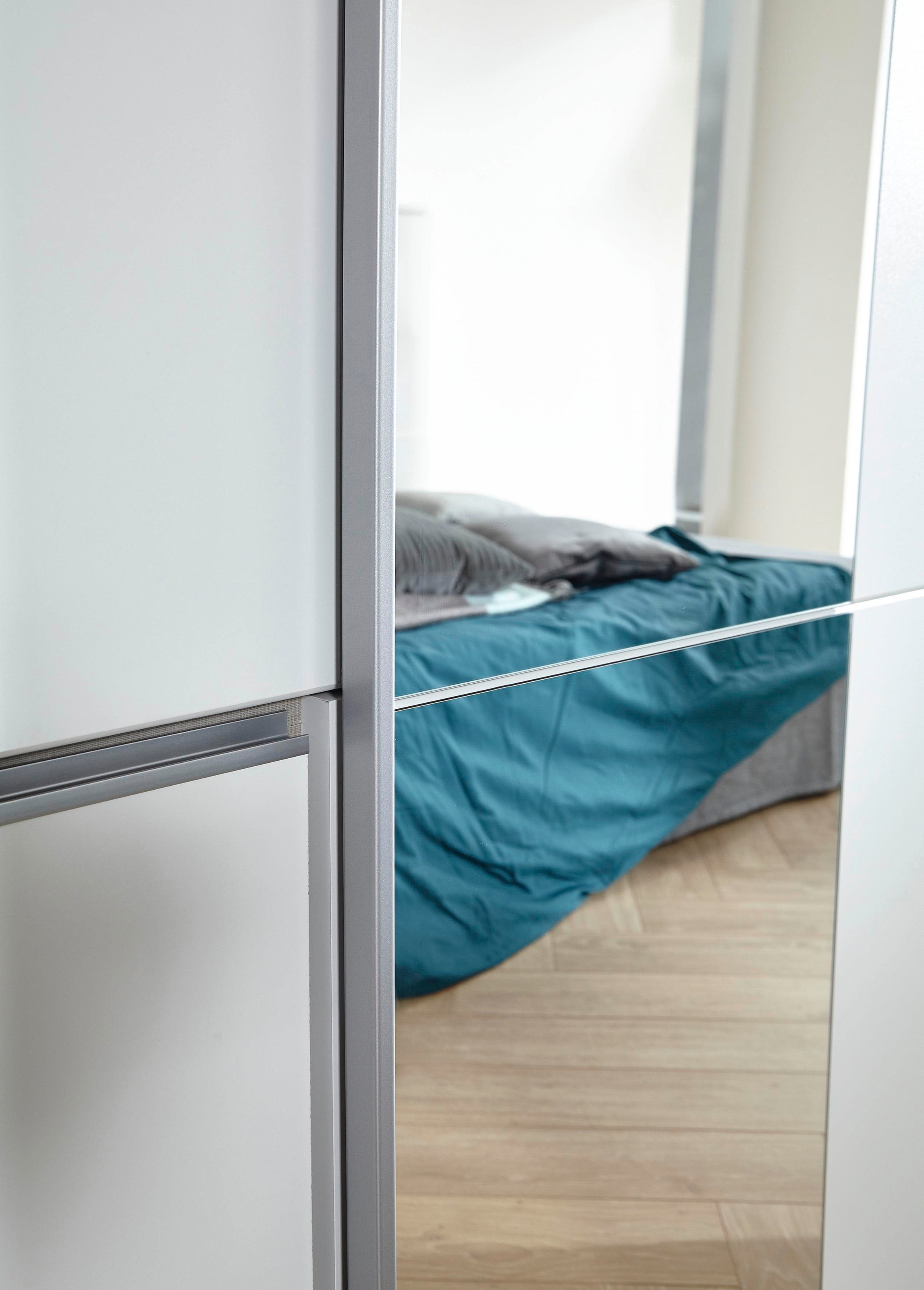 rauch Schwebetürenschrank »Kleiderschrank Schrank Garderobe Wäscheschrank SEVILLA mit Spiegel«, (in 3 verschiedenen Ausstattungen BASIC/CLASSIC/PREMIUM), Metall-Griffleisten alufarben oder Graumetallic MADE IN GERMANY