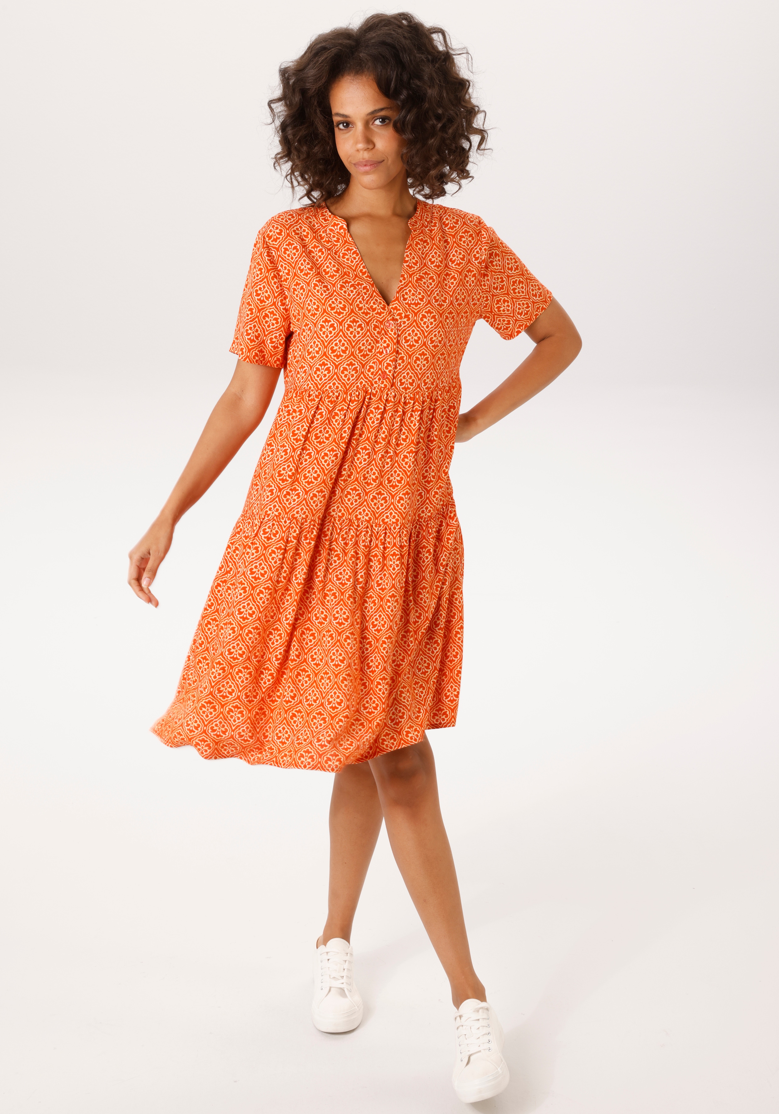 Aniston CASUAL Sommerkleid mit fantasievollem, grafischen Druck