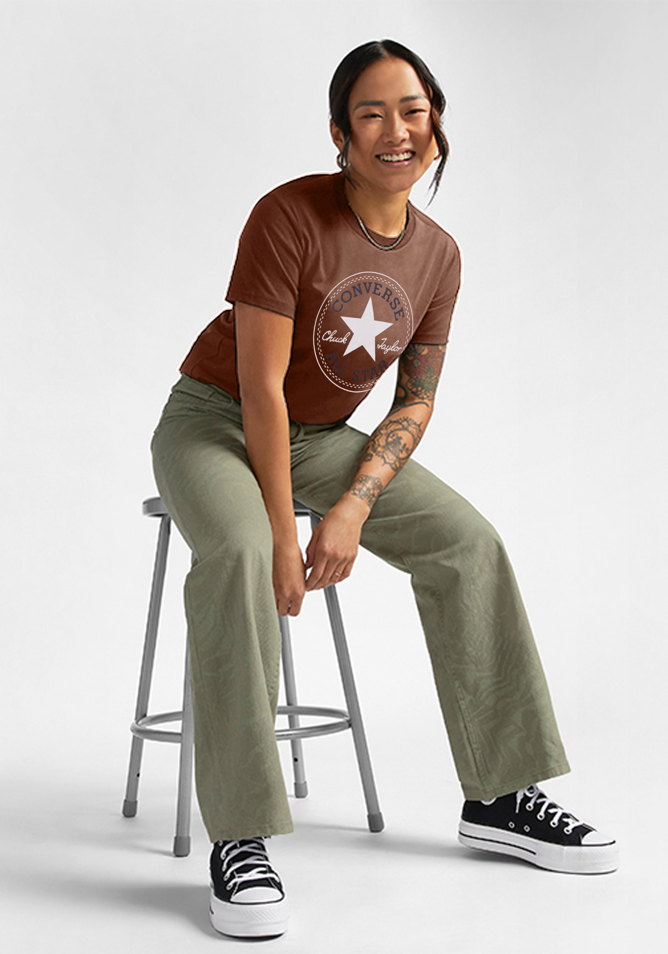 Converse T-Shirt »UNISEX CONVERSE GO-TO ALL STAR PATCH LOGO STANDARD FIT T-SHIRT«, (1 tlg.)