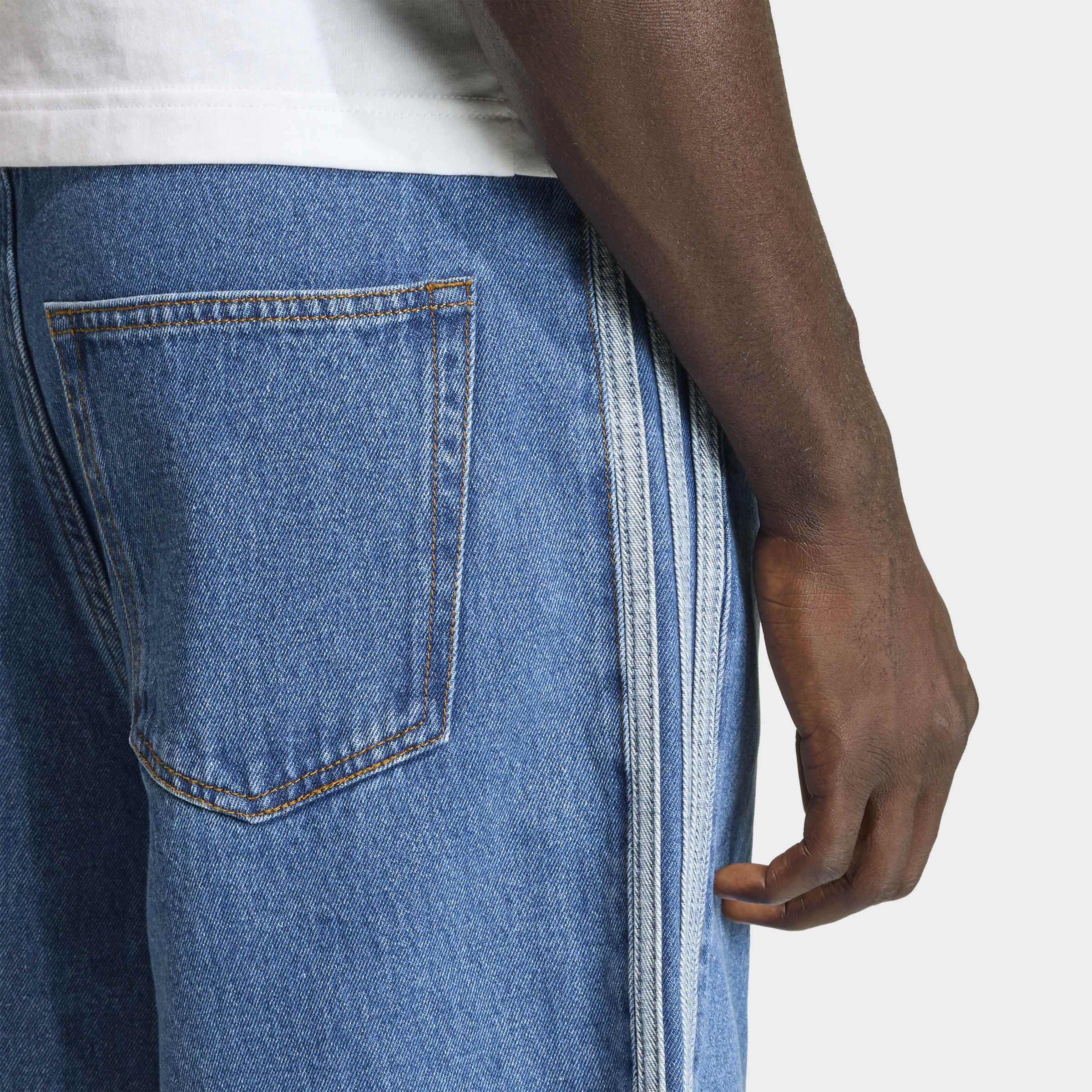 Thumbnail - adidas Originals Shorts "FIREBIRD ADICOLOR DENIM"