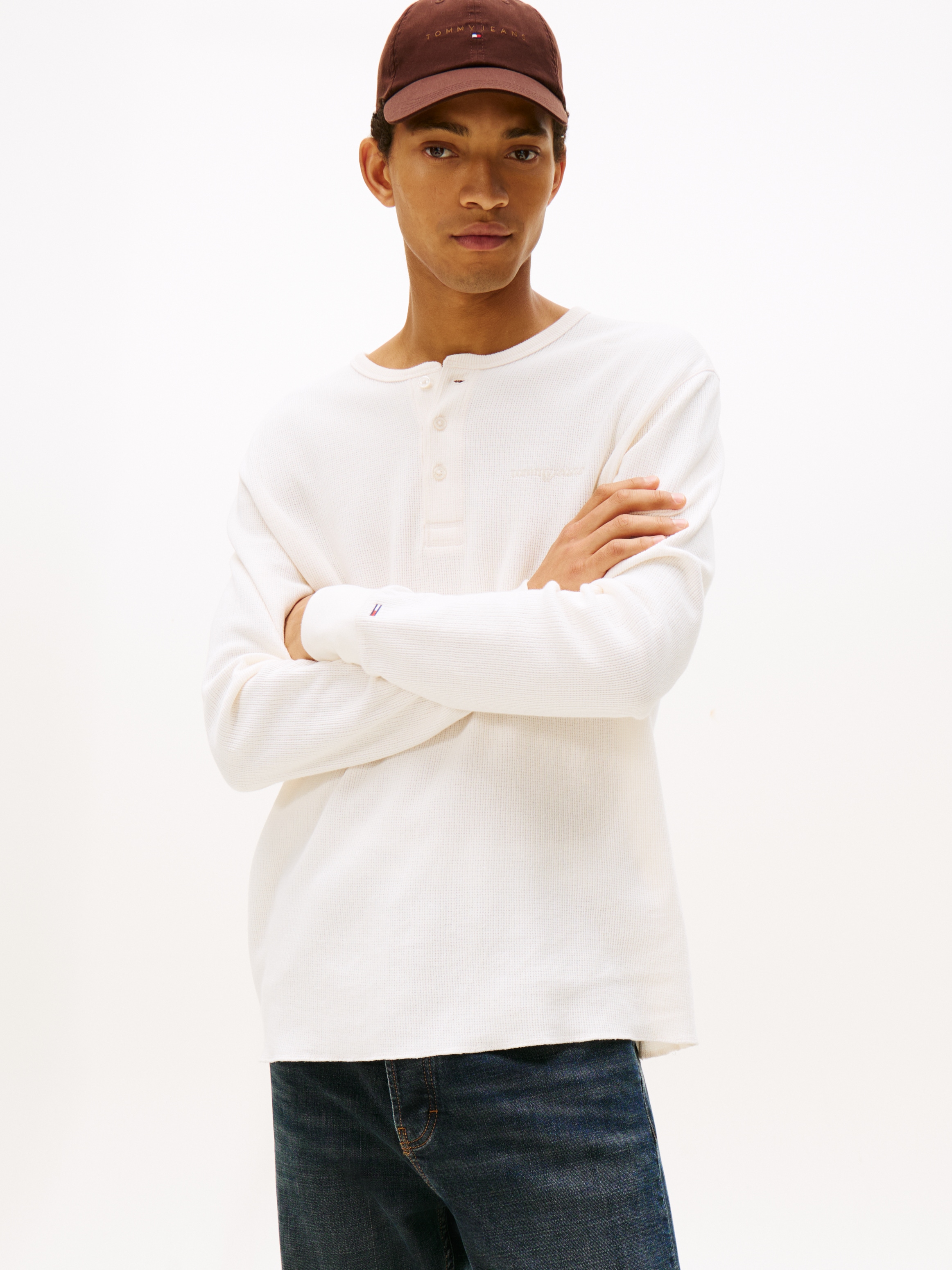 Tommy Jeans Henleyshirt "TJM WAFFLE SCRIPT HENLEY", Rundhals, slim fit, mit günstig online kaufen