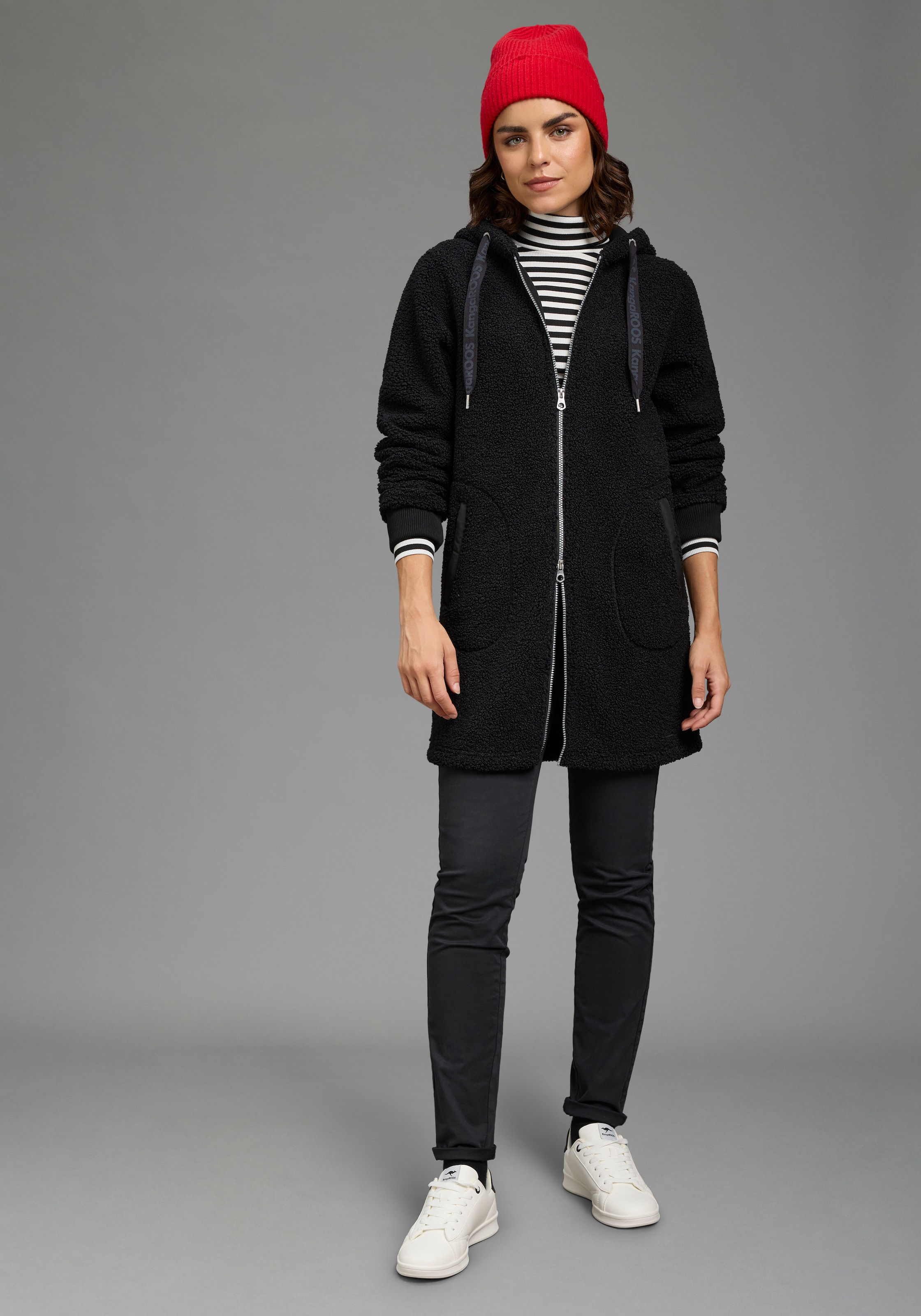 KangaROOS Fleecejacke mit Kapuze mit körpernaher Passform, ca. Mitte Oberschenkel Länge