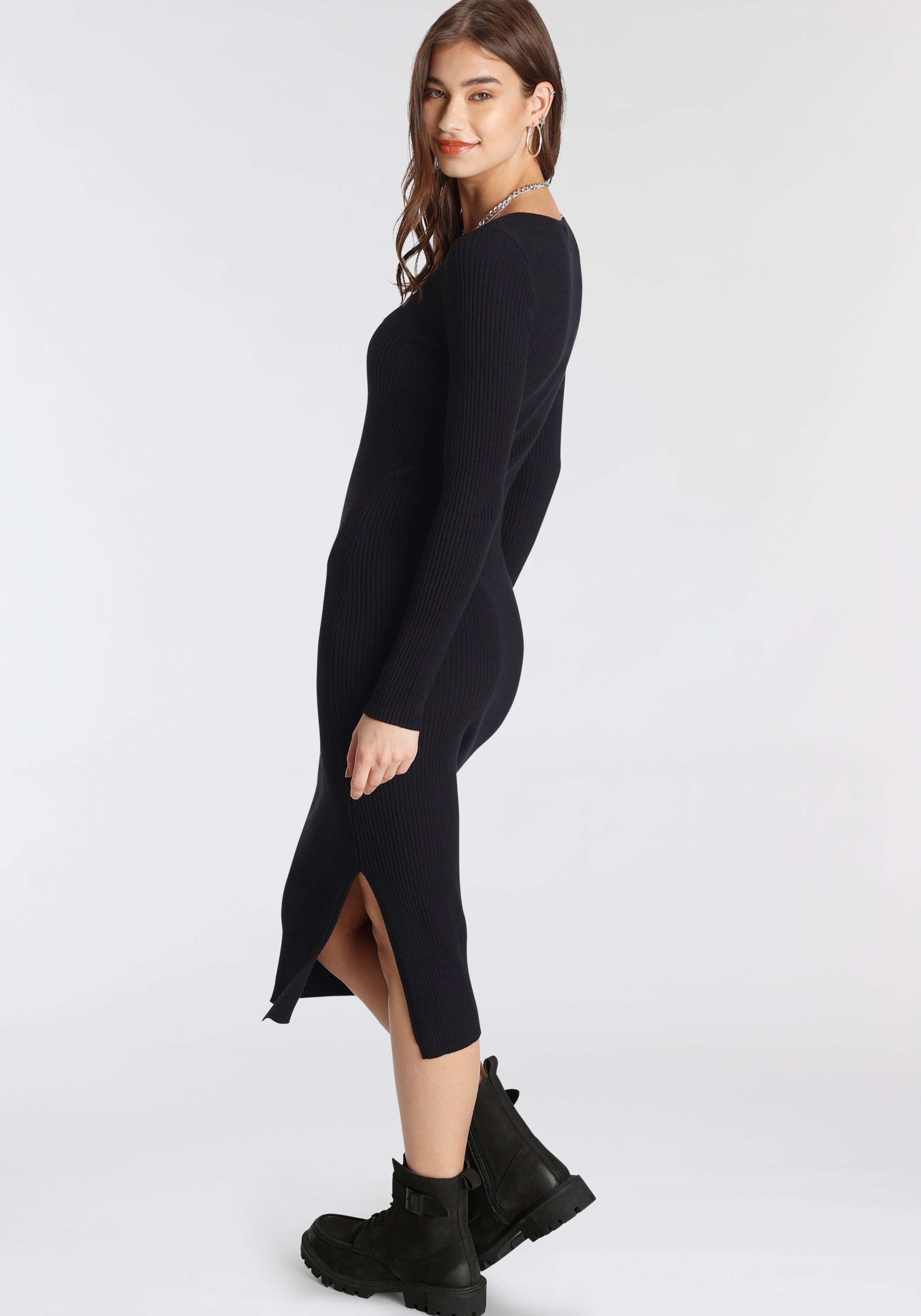 AJC Strickkleid, in Midilänge mit seitlichem Schlitz und Vneck günstig online kaufen