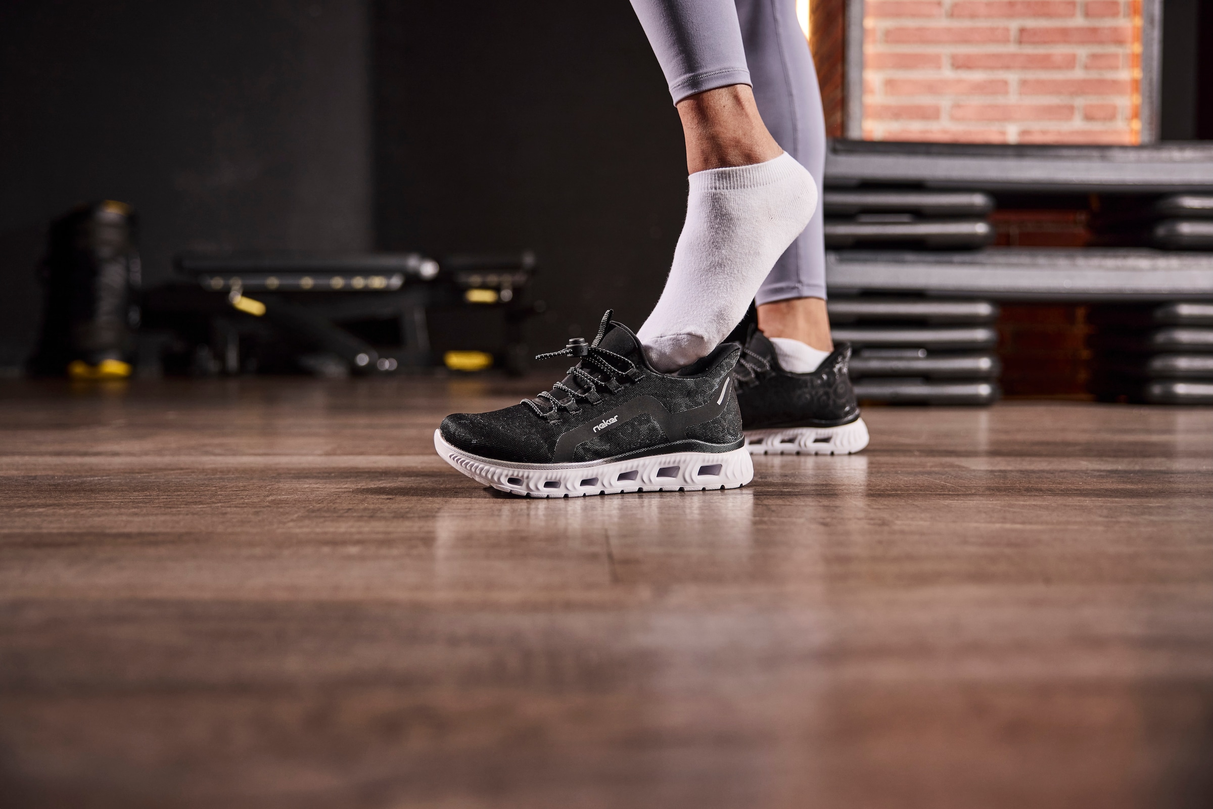 RIEKER Sport Slip-On Sneaker, Freizeitsneaker, Schlupfschuh in Leo-Optik, mit MemoSoft-Innensohle