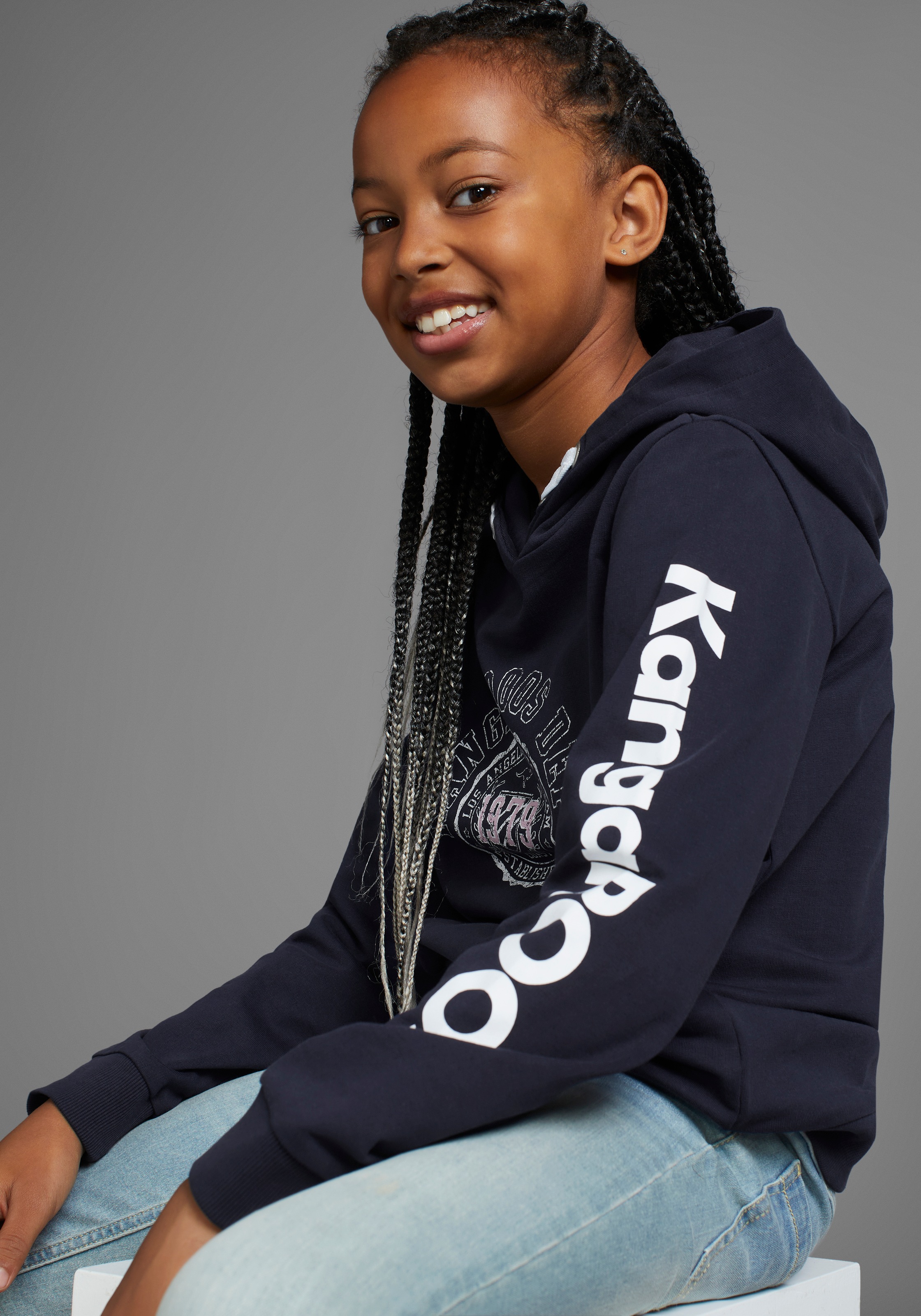 Thumbnail - KangaROOS Kapuzensweatshirt "Logo-Print", in weicher Qualität für Mädchen