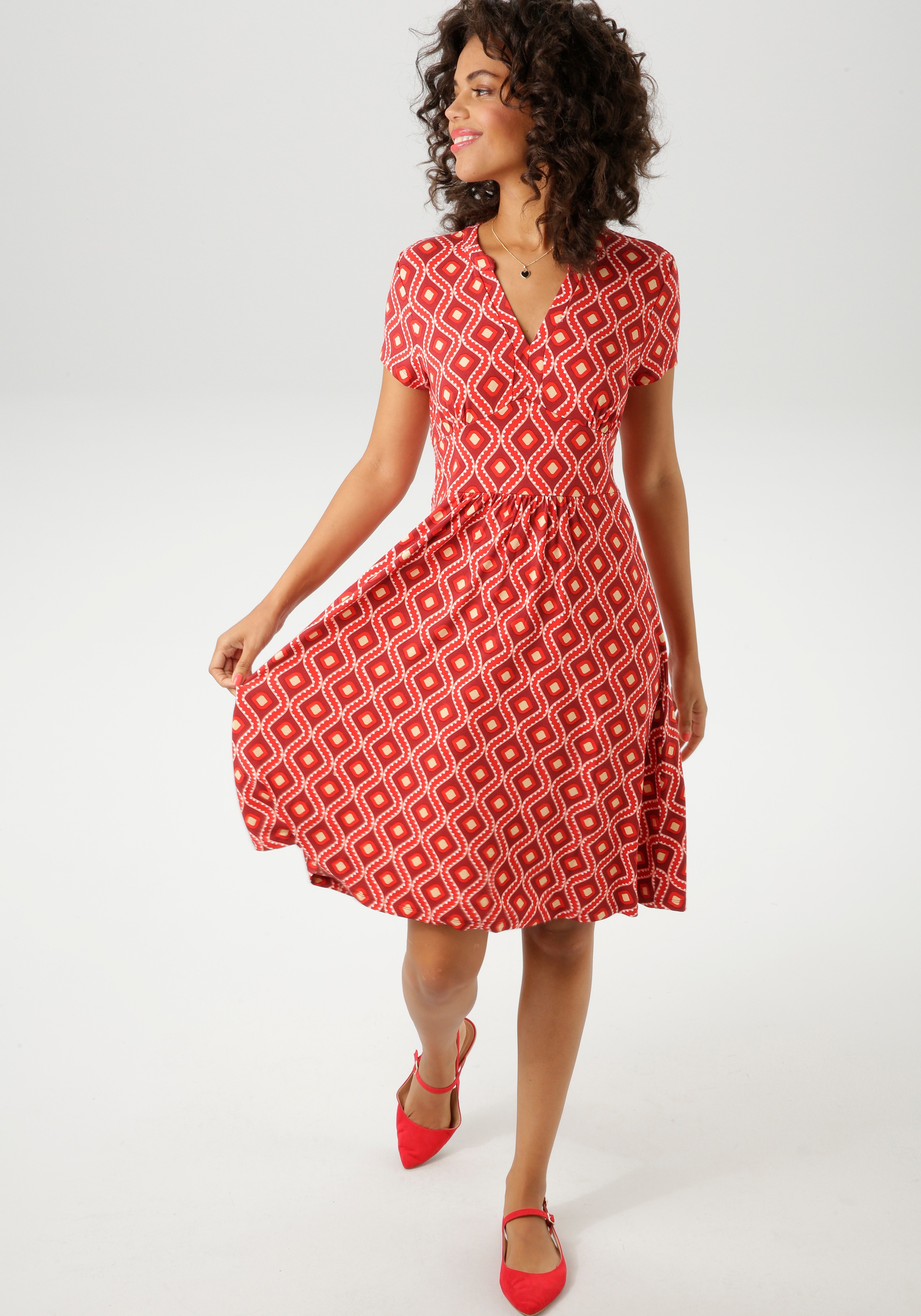 Aniston CASUAL Sommerkleid, mit farbharmonischem Retro-Druck günstig online kaufen