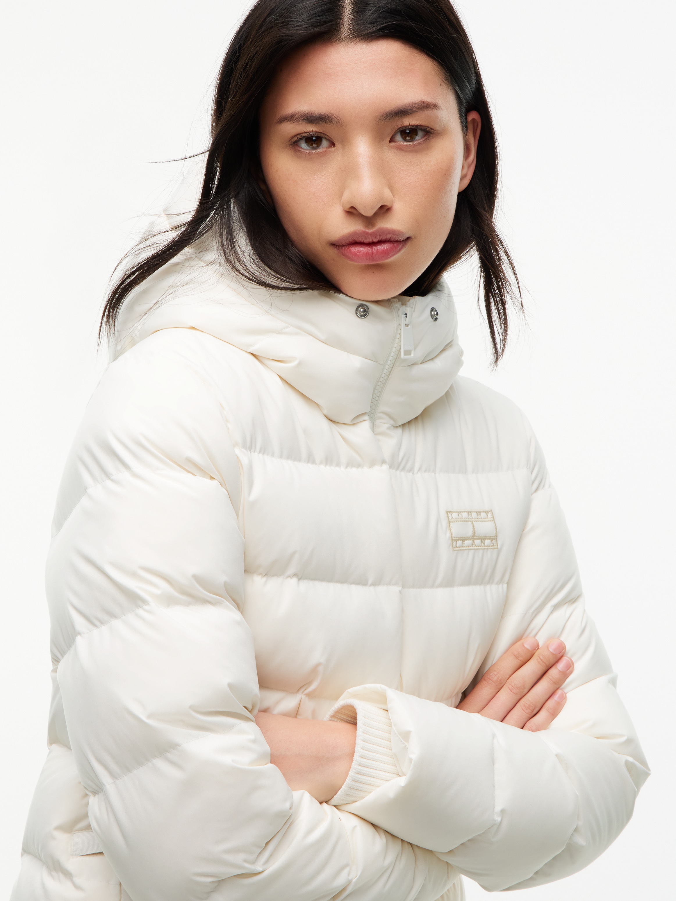 Tommy Jeans Steppjacke »TJW SLIM HOOD PUFFER DOWN EXT« mit Kapuze Kunstfaser, slim fit